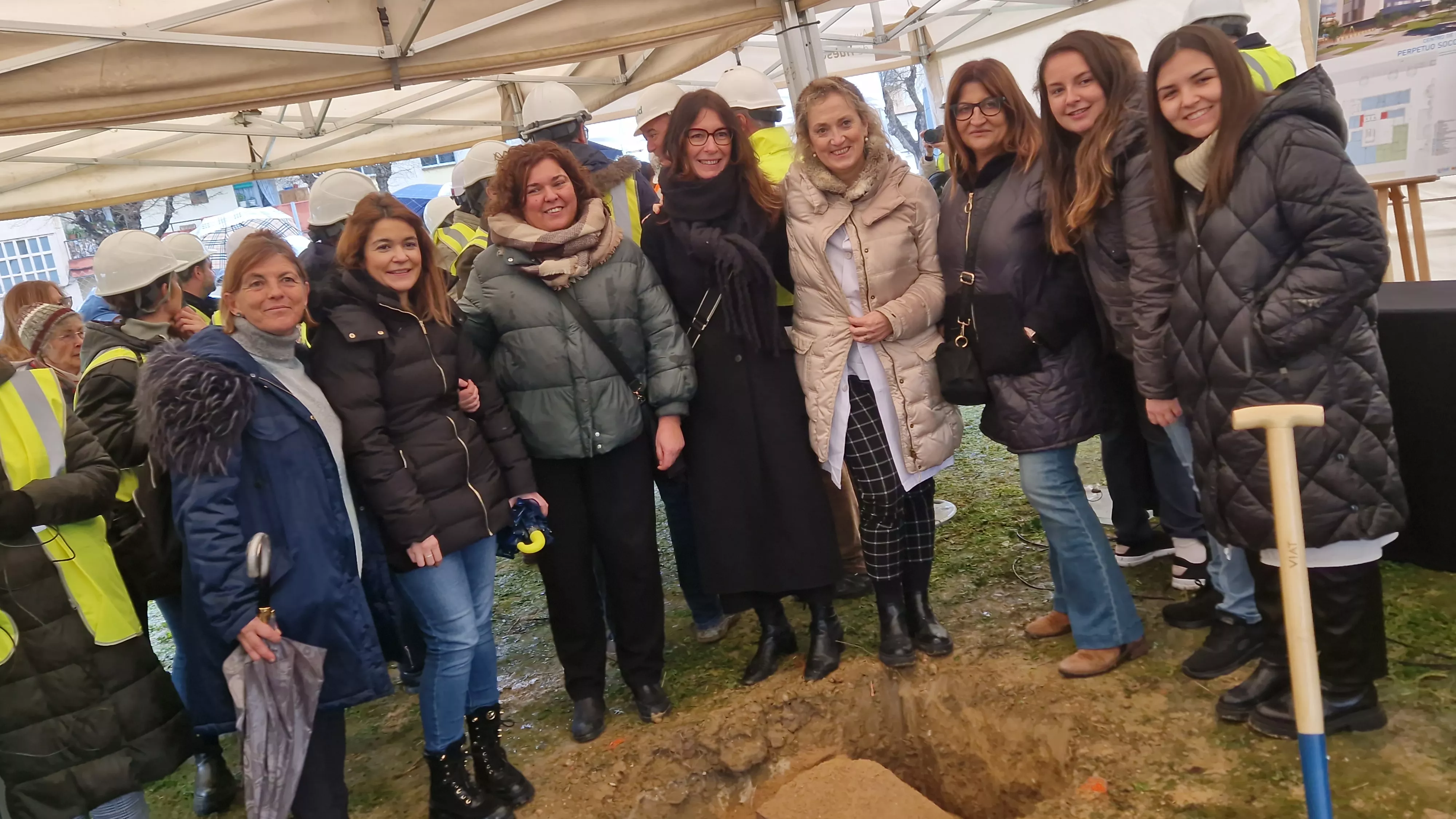 Primera piedra del nuevo Centro de Salud del Perpetuo Socorro de Huesca. Foto Myriam Martínez