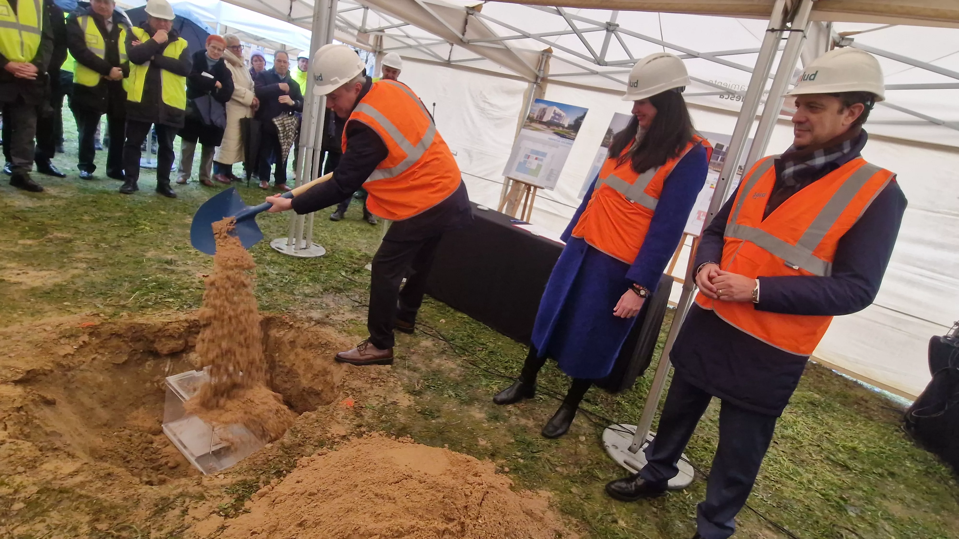Primera piedra del nuevo Centro de Salud del Perpetuo Socorro de Huesca. Foto Myriam Martínez