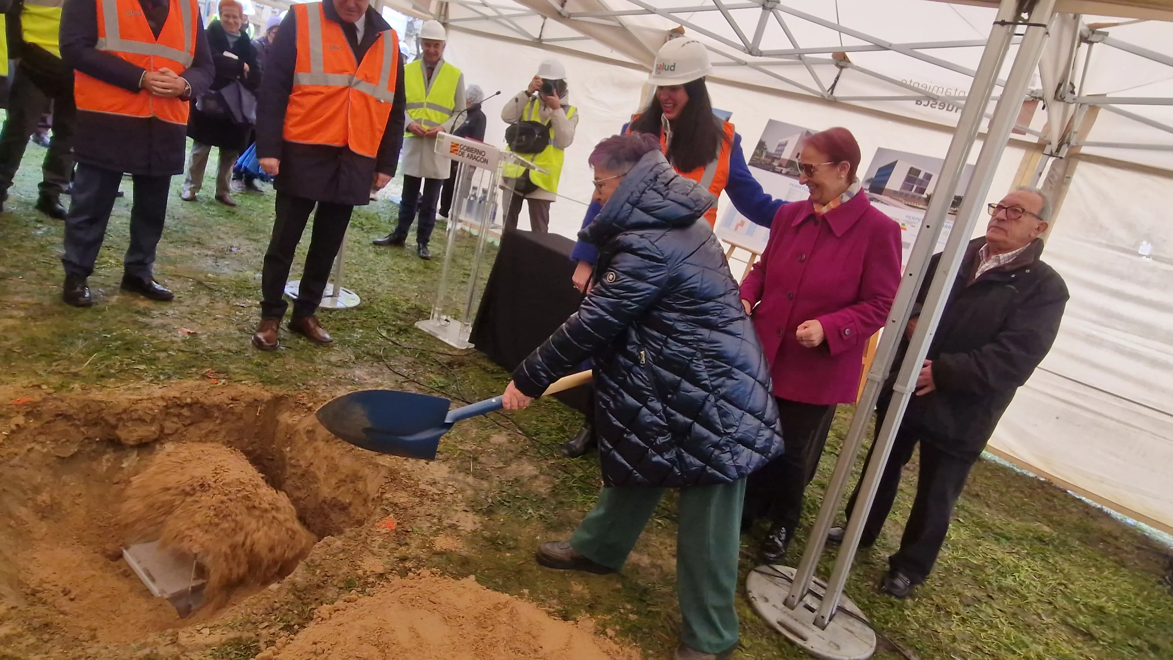 Primera piedra del nuevo Centro de Salud del Perpetuo Socorro de Huesca. Foto Myriam Martínez