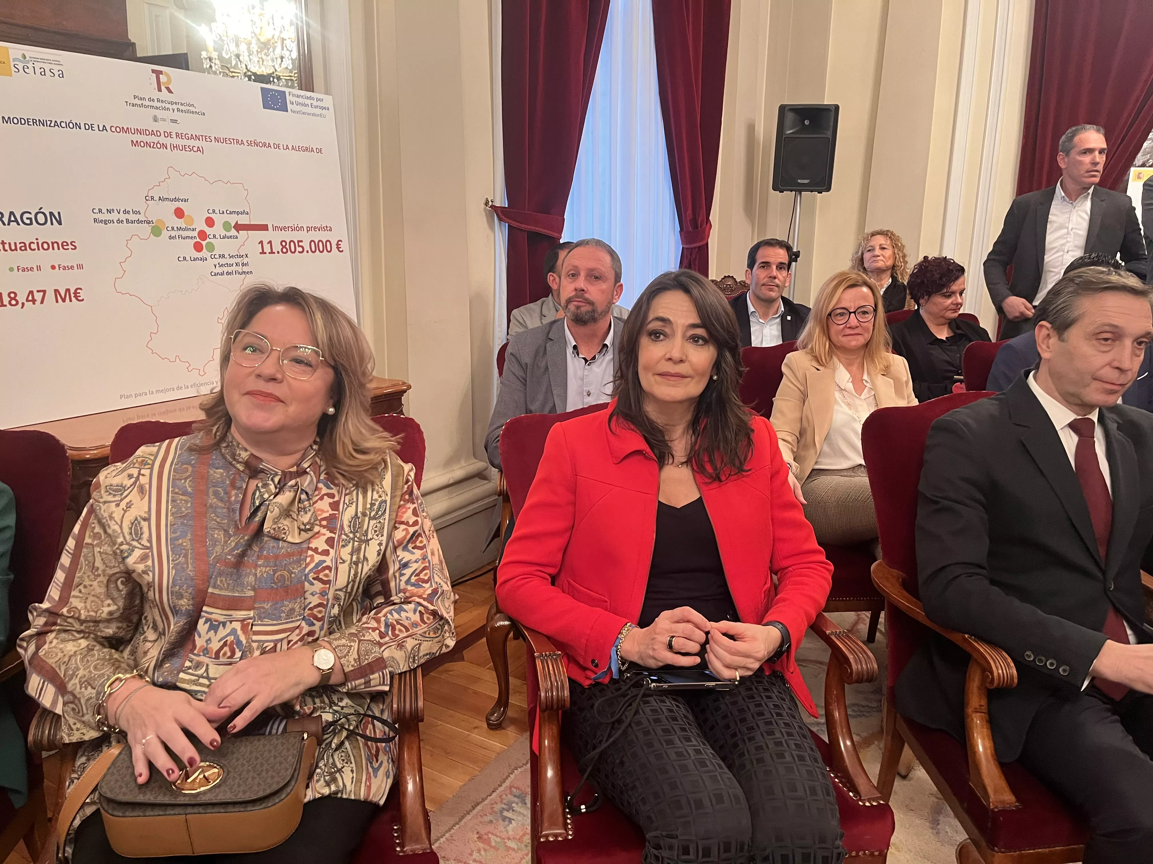 Acto para la firma de las adendas a los convenios de Canal del Flumen y la Alegría de Monzón. Foto Mercedes Manterola