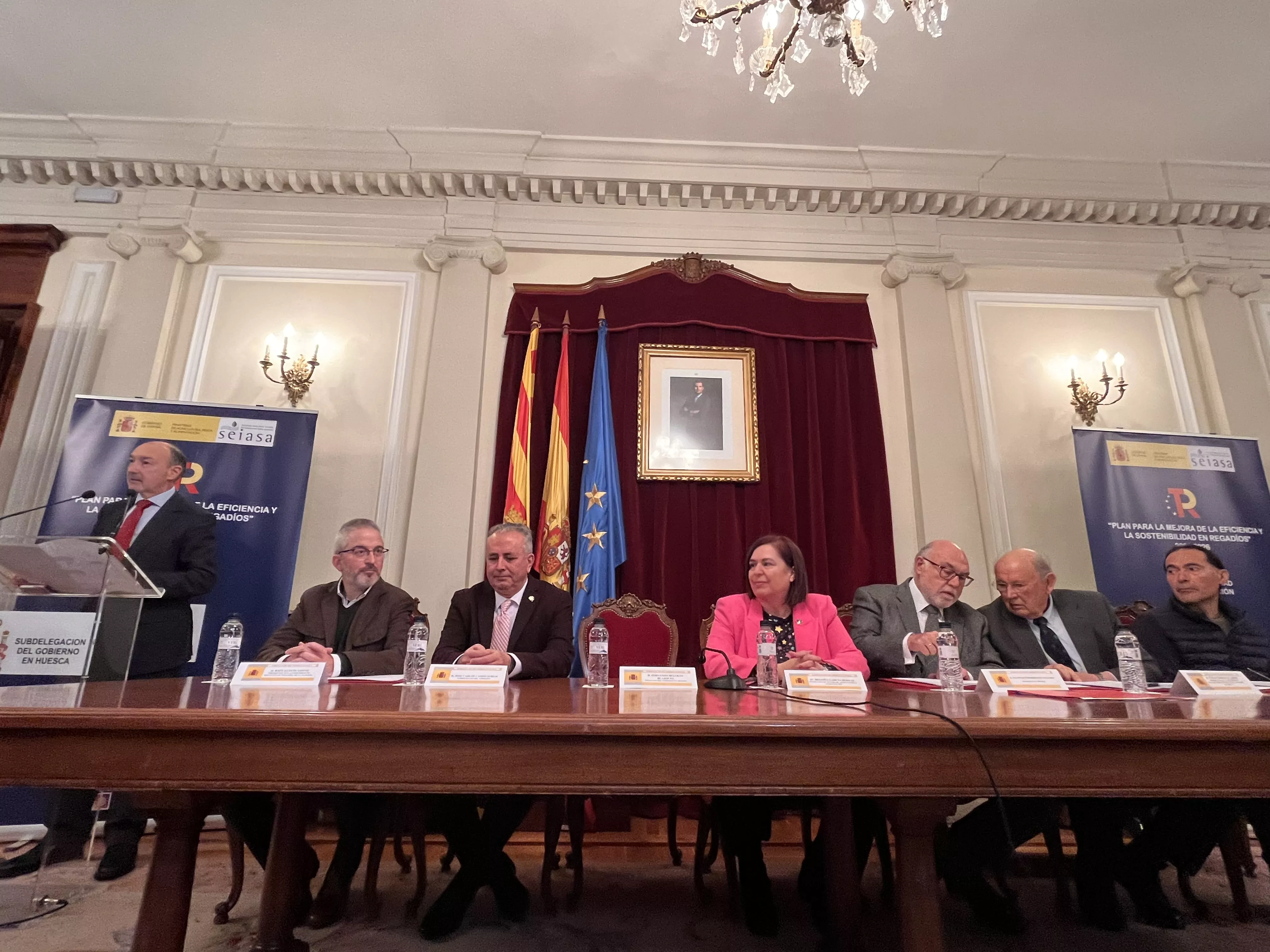 Acto para la firma de las adendas a los convenios de Canal del Flumen y la Alegría de Monzón. Foto Mercedes Manterola