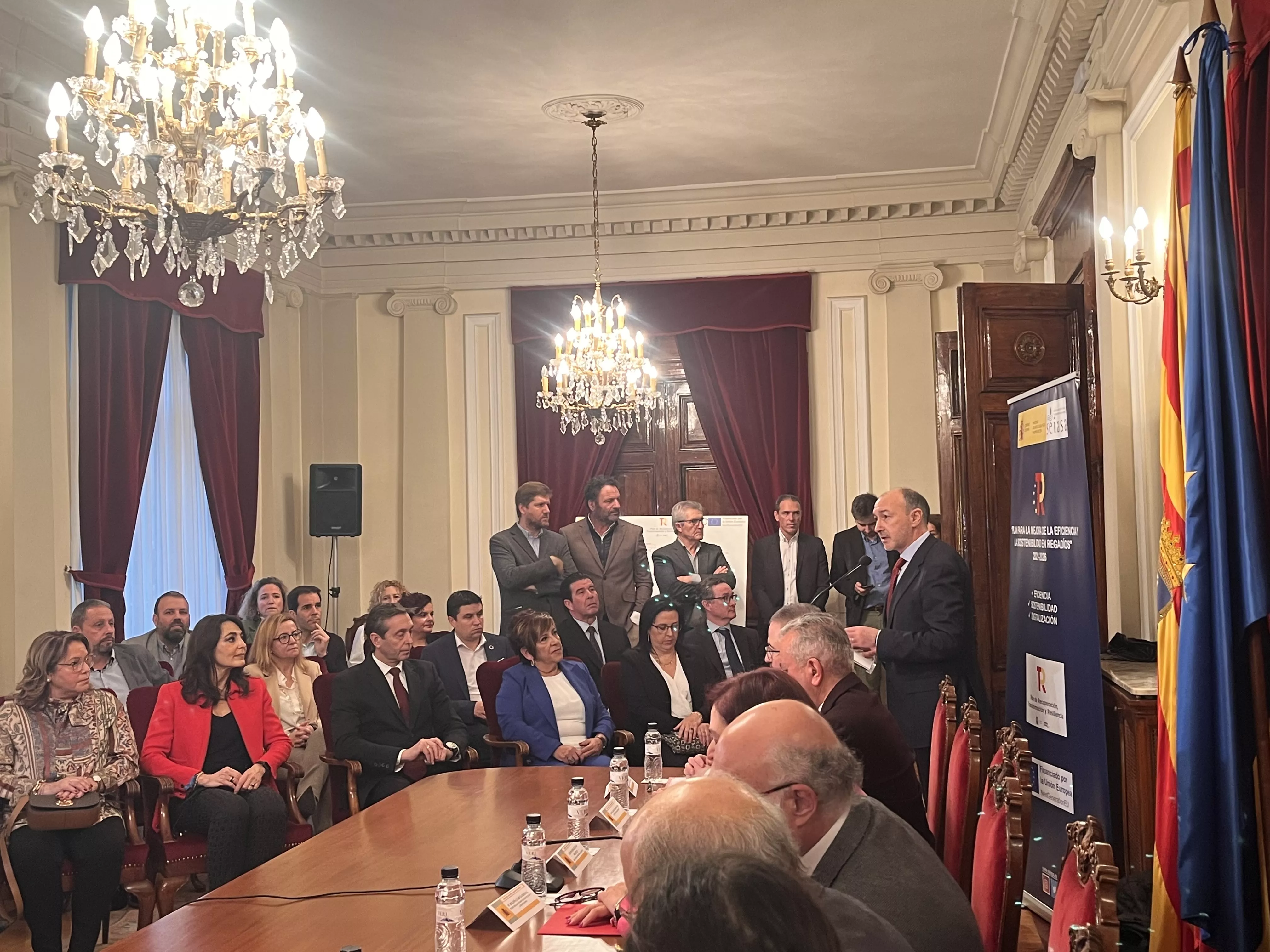 Acto para la firma de las adendas a los convenios de Canal del Flumen y la Alegría de Monzón. Foto Mercedes Manterola