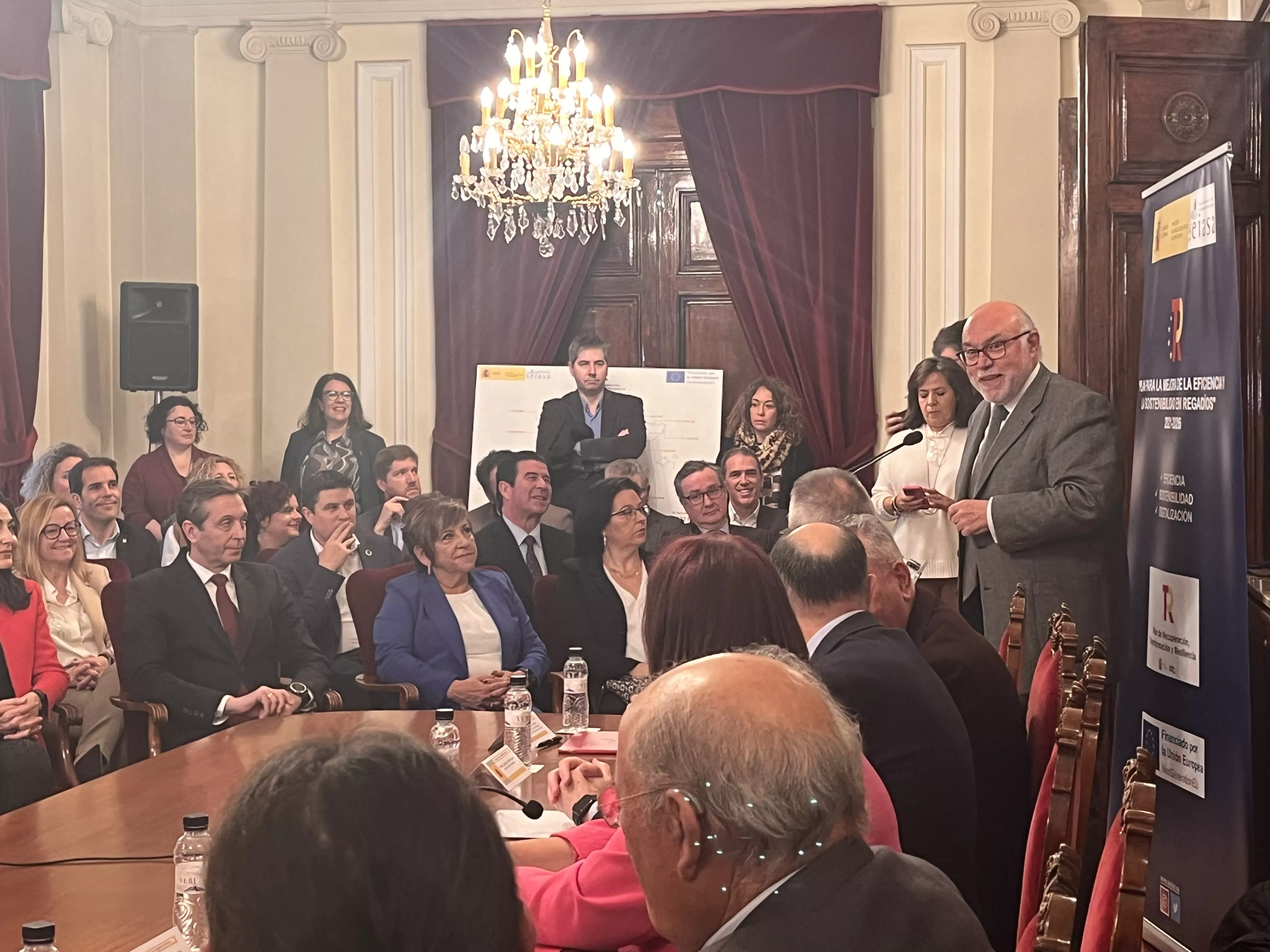 Acto para la firma de las adendas a los convenios de Canal del Flumen y la Alegría de Monzón. Foto Mercedes Manterola