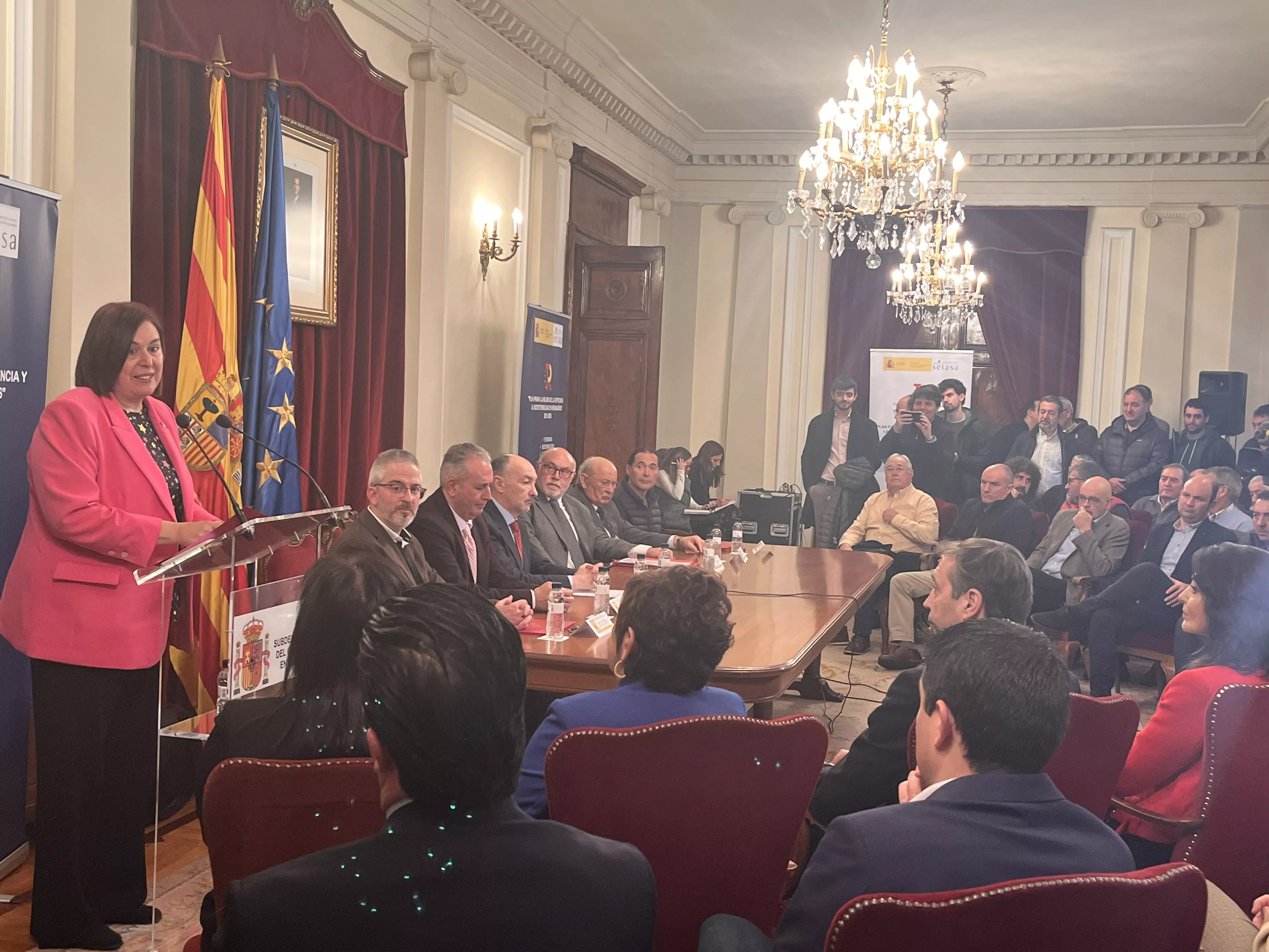 Acto para la firma de las adendas a los convenios de Canal del Flumen y la Alegría de Monzón. Foto Mercedes Manterola