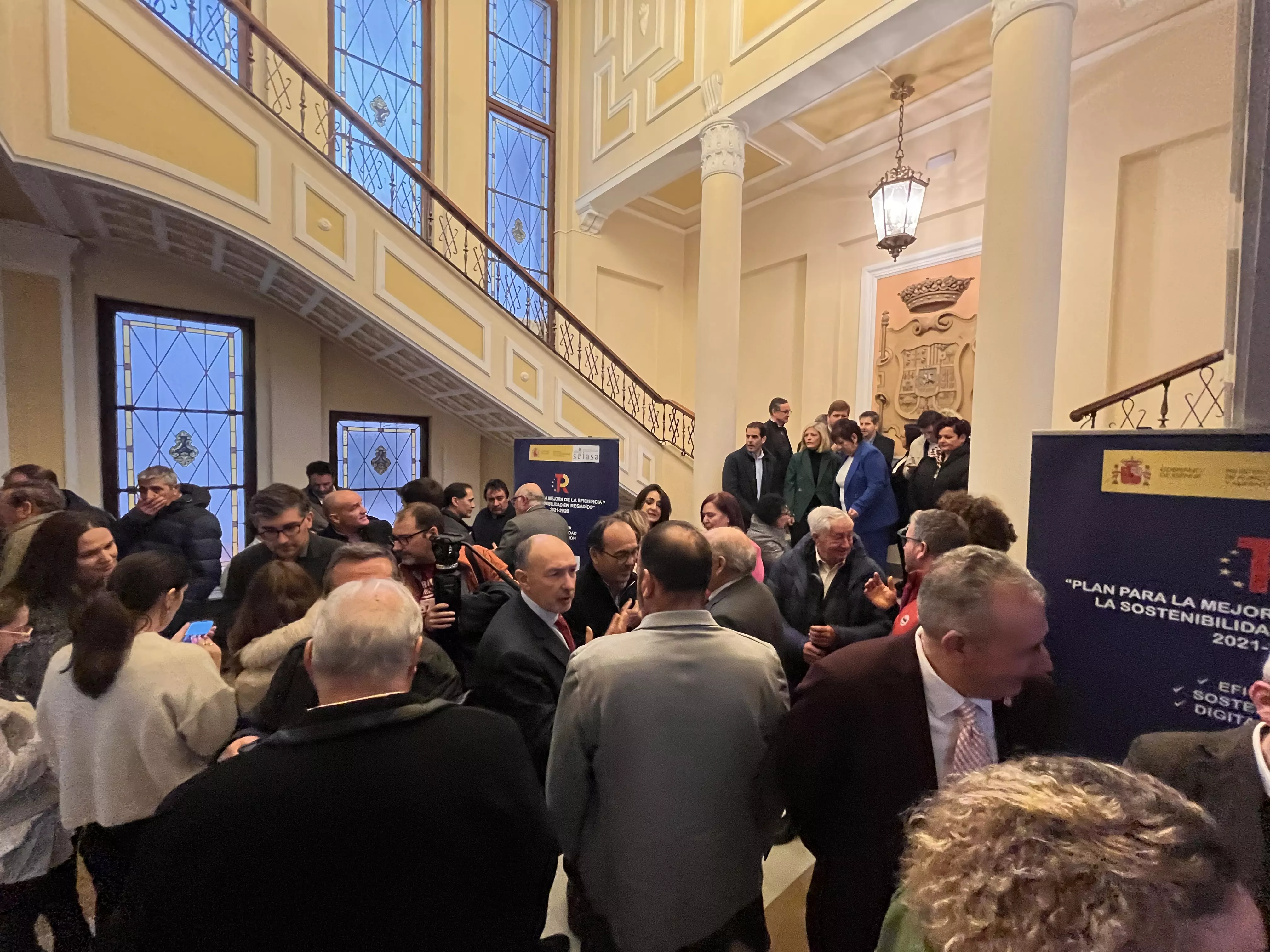 Acto para la firma de las adendas a los convenios de Canal del Flumen y la Alegría de Monzón. Foto Mercedes Manterola