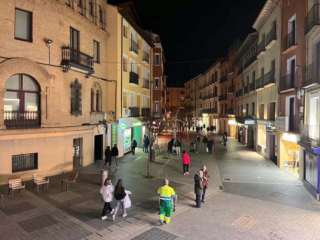 El Coso Alto sin alumbrado público debido a una avería por la lluvia.