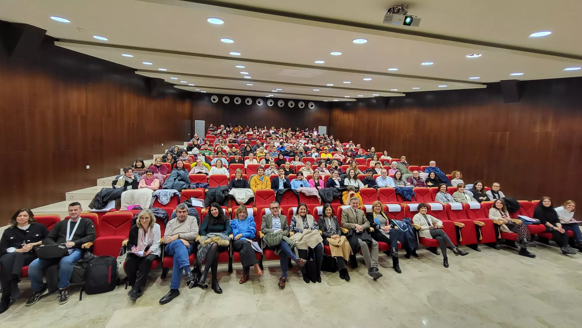 Todos los asistentes a la I Jornada de Accesibilidad en el entorno laboral, organizada por Valentia. Foto J.G.A. Todos los asistentes a la I Jornada de Accesibilidad en el entorno laboral, organizada por Valentia. Foto J.G.A.