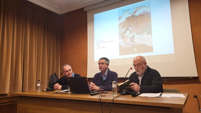 Rafa Yuste, Enrique Satué y Javier Pesqué en la presentación de "Pirineo y manta". Rafa Yuste, Enrique Satué y Javier Pesqué en la presentación de "Pirineo y manta".