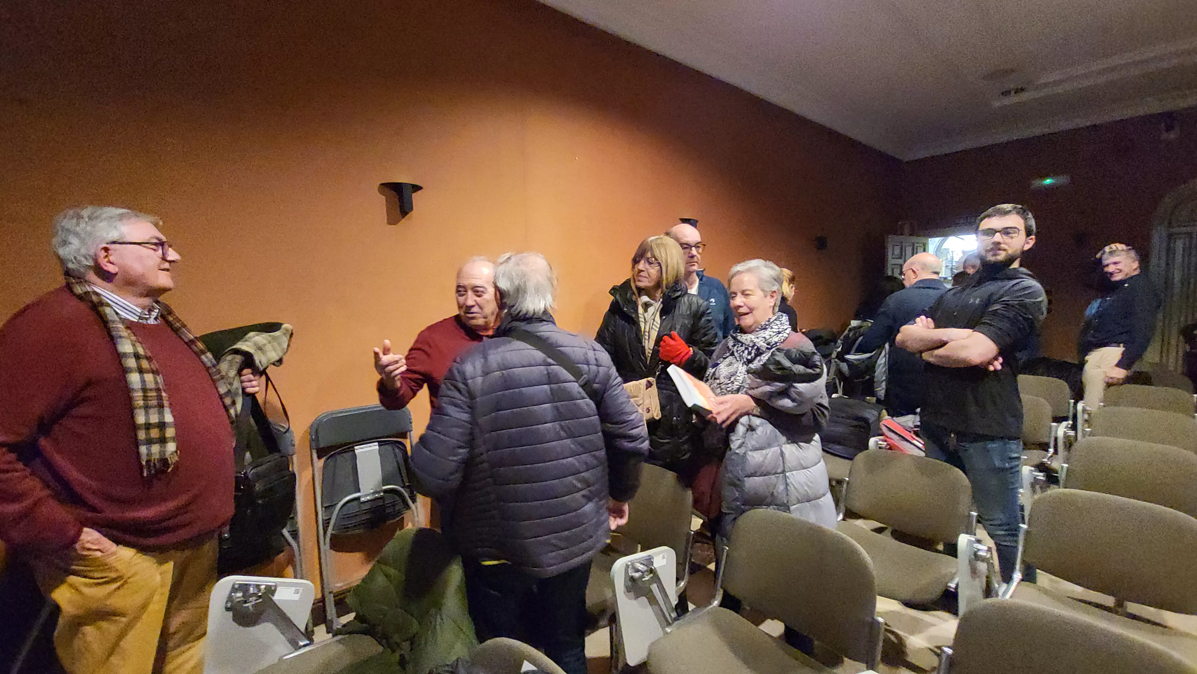 Asistentes a la presentación de "Pirineo y manta" de Enrique Satué. Foto: Mercedes Manterola