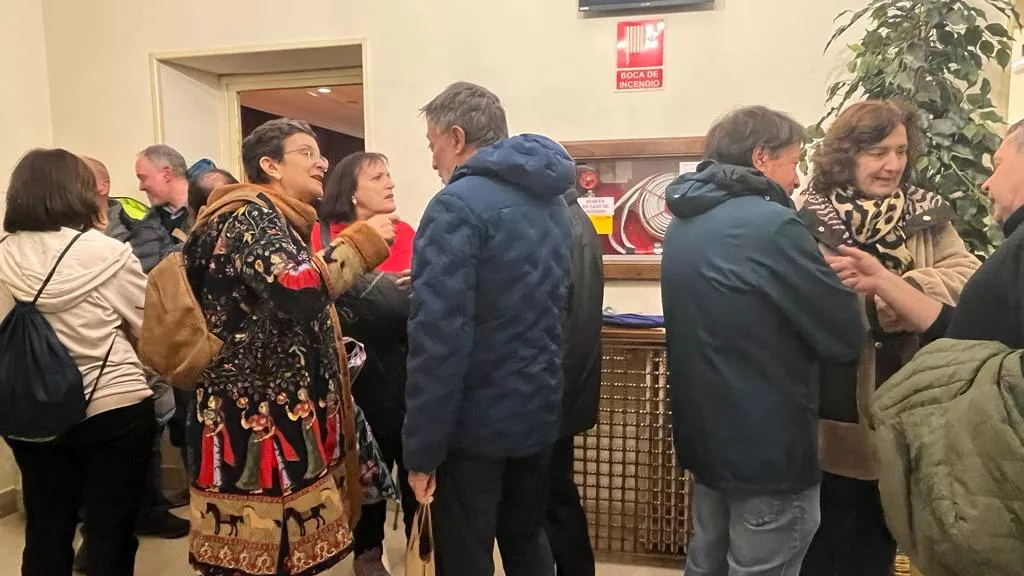 Asistentes a la presentación de "Pirineo y manta" de Enrique Satué. Foto: Mercedes Manterola