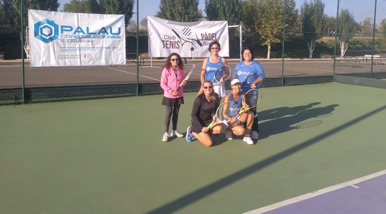 Representación femenina del Club Tenis Binéfar en el +50