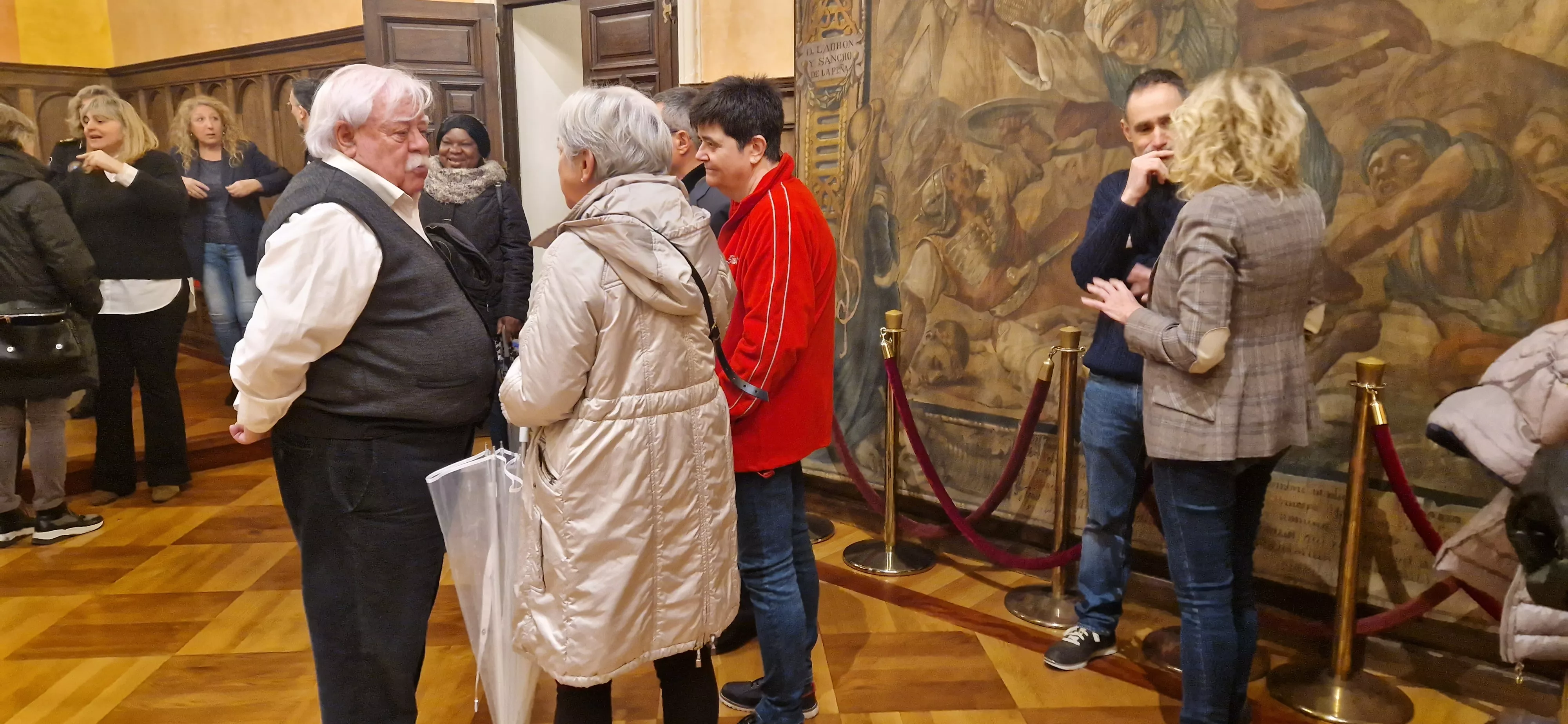 Entrega de 158 pares de "gafas solidarias" a Ilumináfrica y Alouda. Foto Myriam Martínez