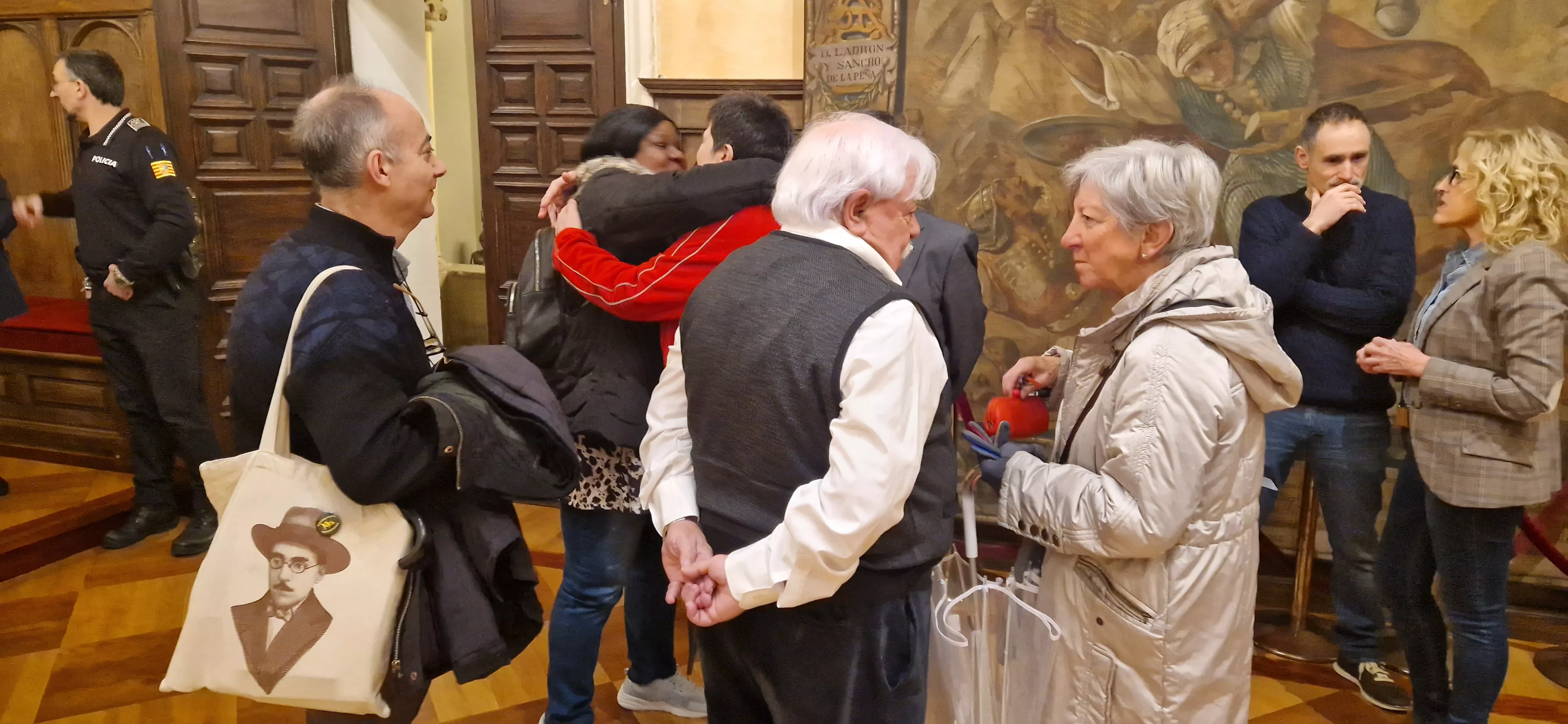 Entrega de 158 pares de "gafas solidarias" a Ilumináfrica y Alouda. Foto Myriam Martínez