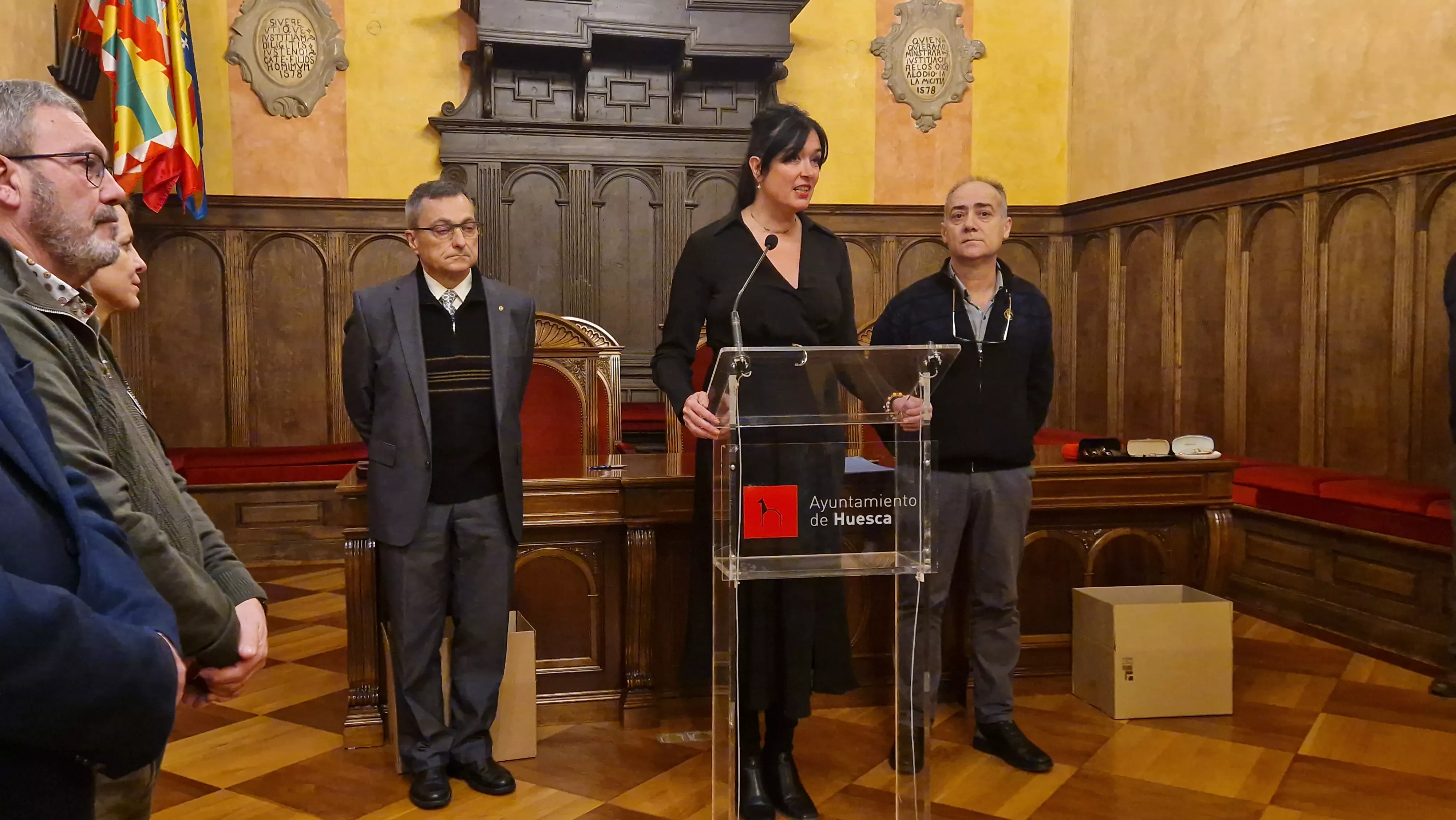 Entrega de 158 pares de "gafas solidarias" a Ilumináfrica y Alouda. Foto Myriam Martínez