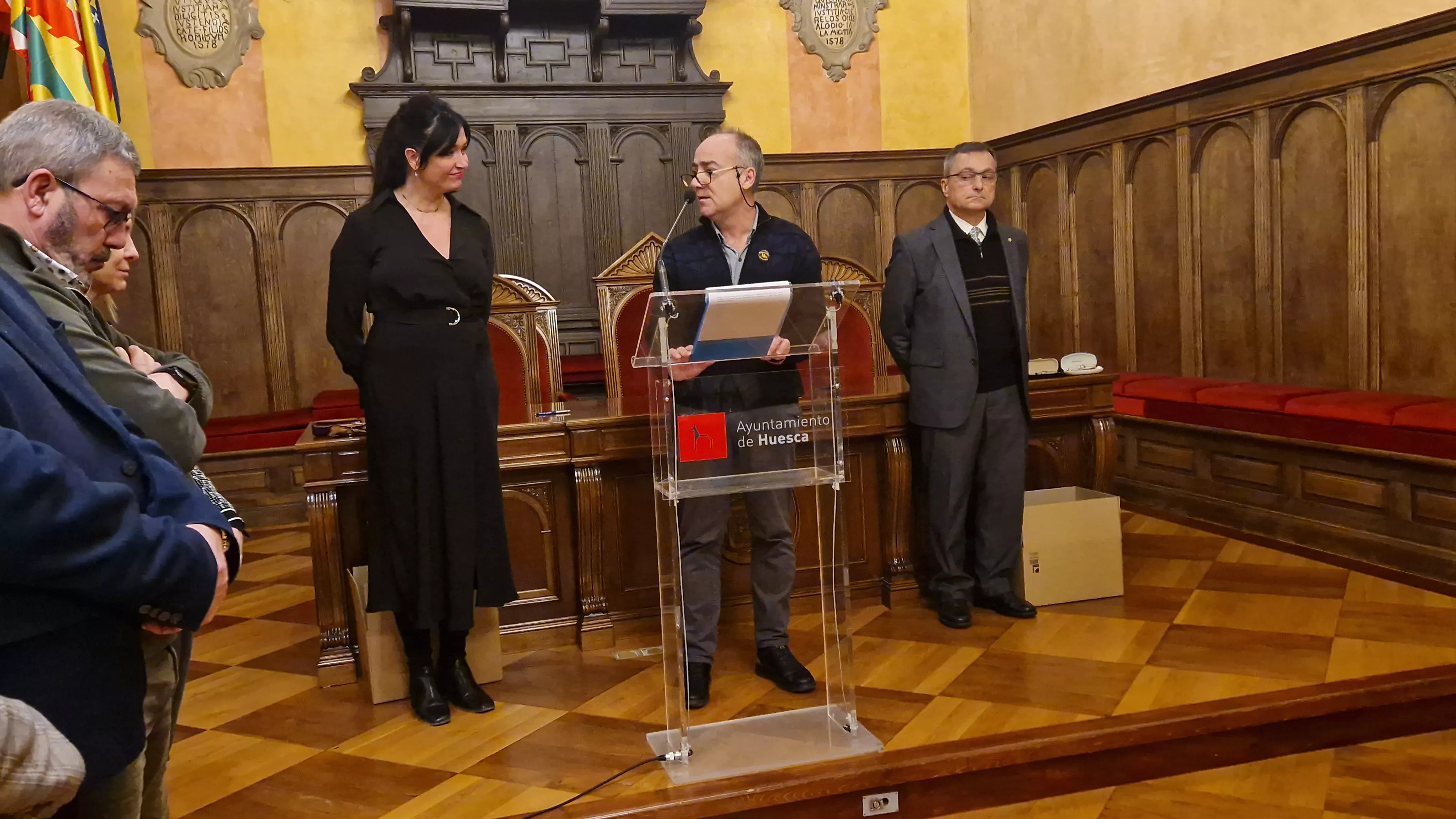 Jesús Sanagustín. Entrega de 158 pares de "gafas solidarias" a Ilumináfrica y Alouda. Foto Myriam Martínez