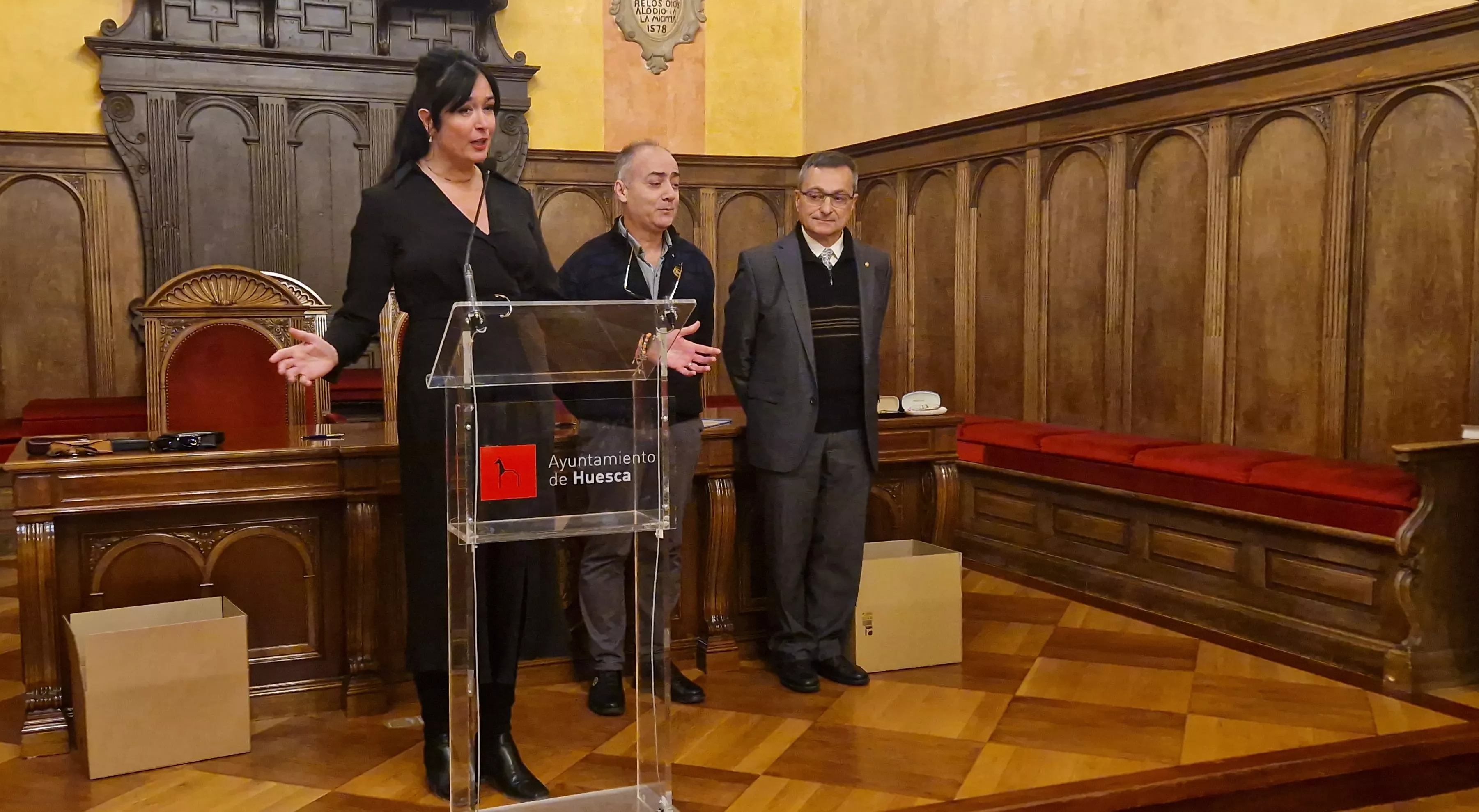 Entrega de 158 pares de "gafas solidarias" a Ilumináfrica y Alouda. Foto Myriam Martínez