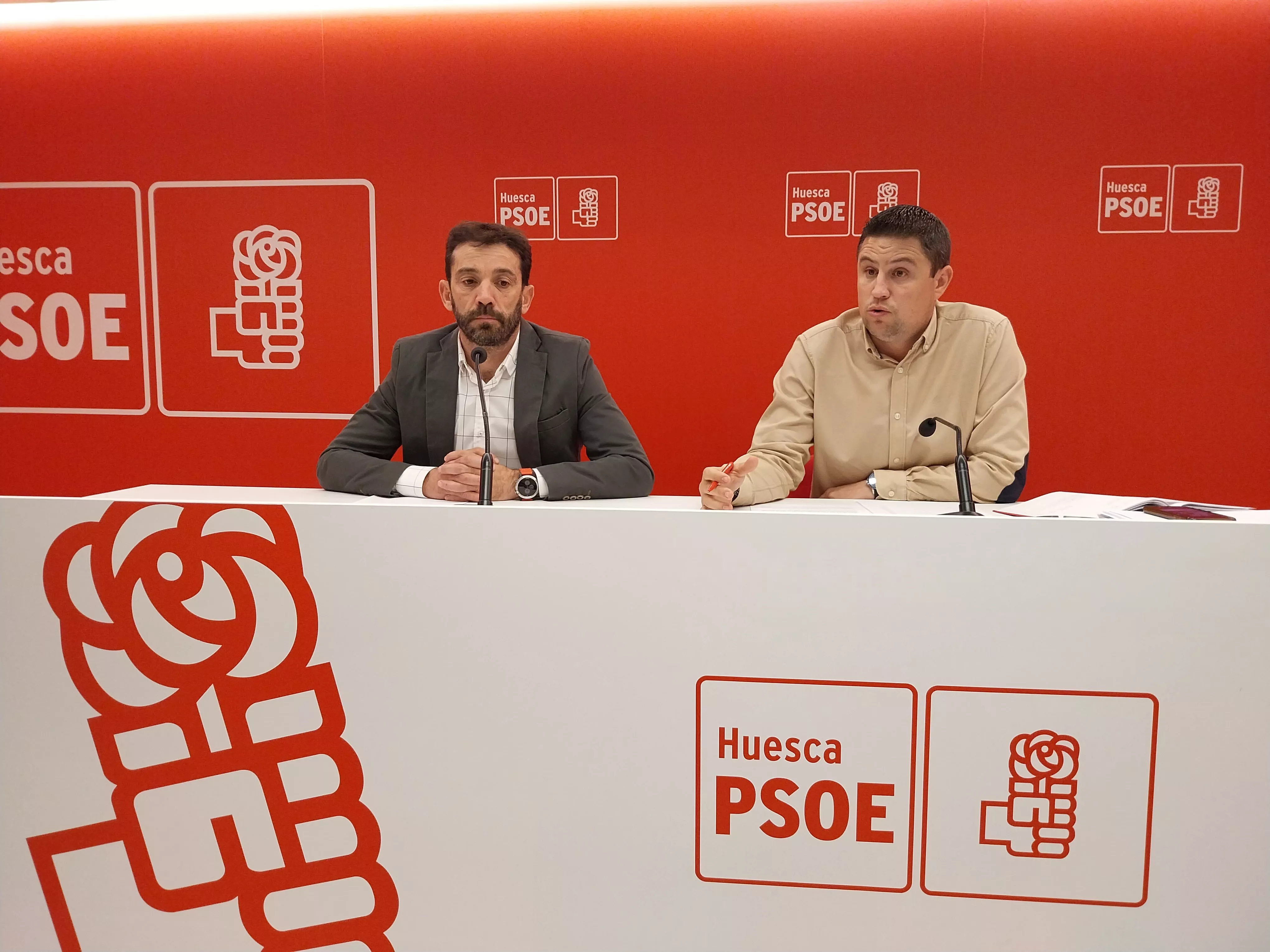 Antonio Biescas durante una rueda de prensa junto a Enrique Pueyo