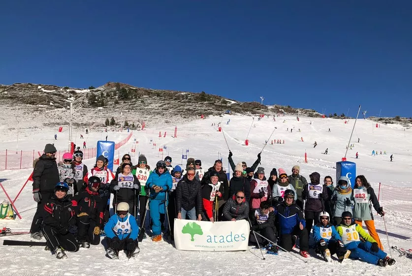 Fotografía de familia de los participantes en el encuentro Fotografía de familia de los participantes en el encuentro