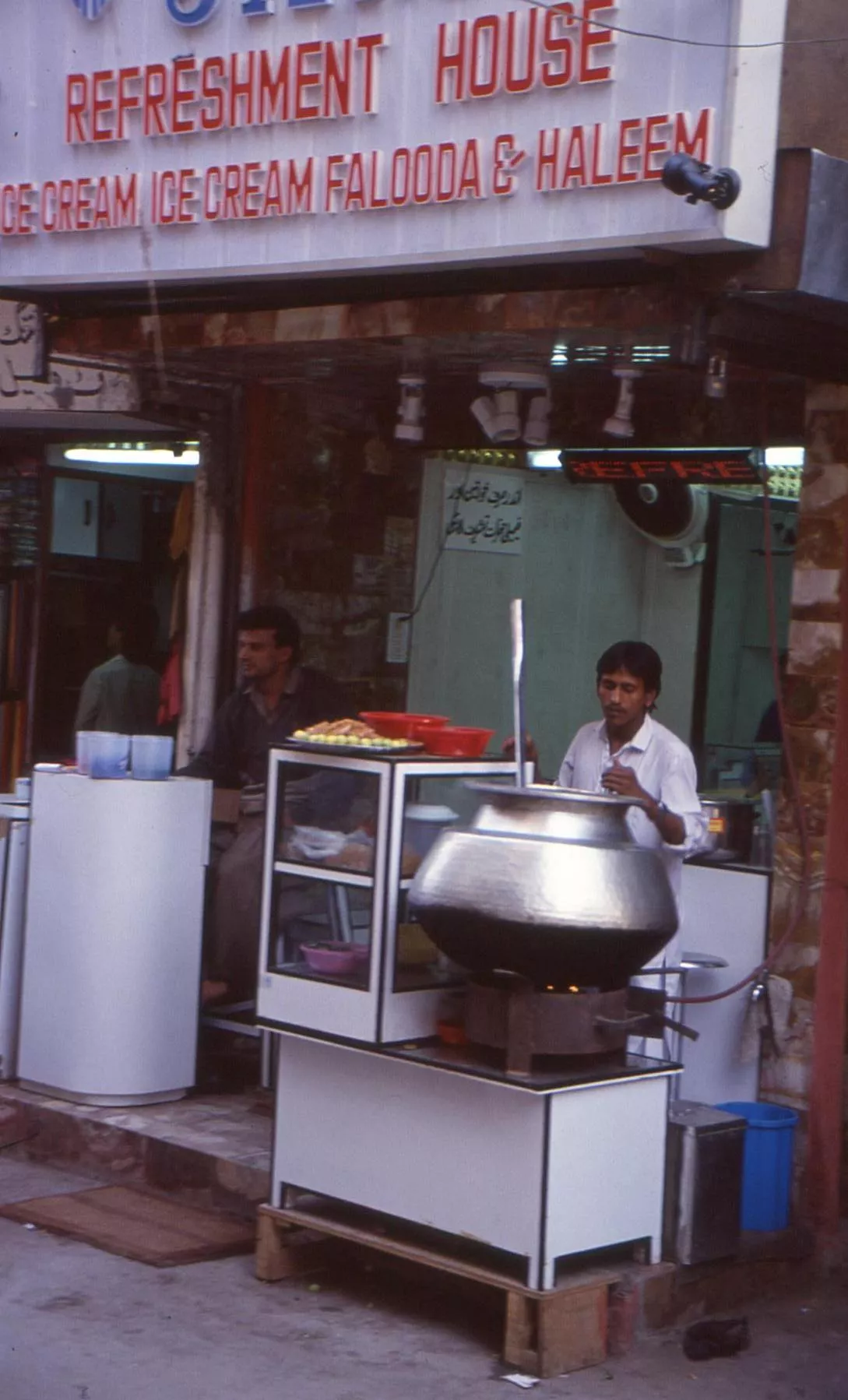 Marco Pascual en Pakistán