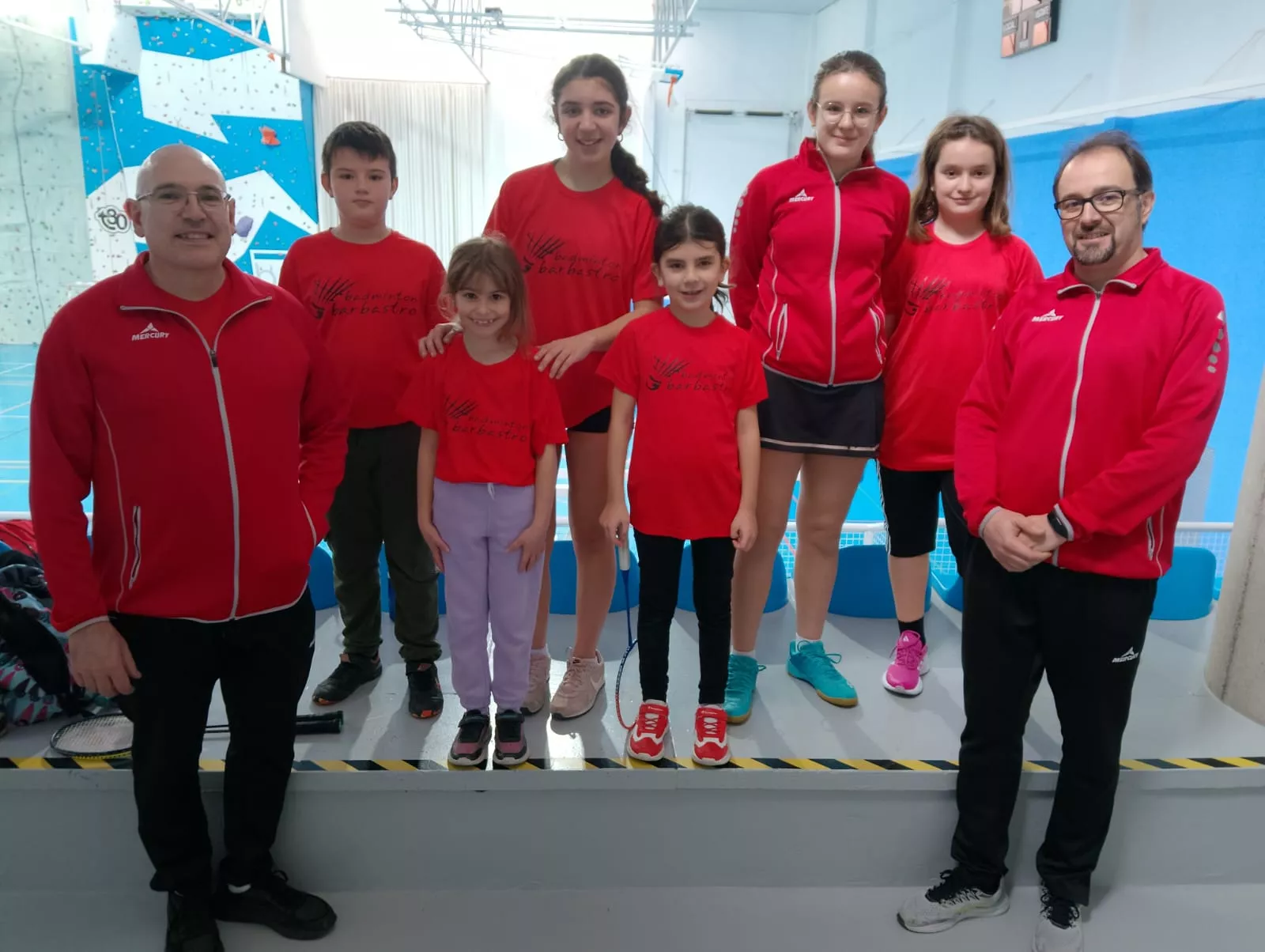 Jugadores del Club Bádminton Barbastro en Binéfar