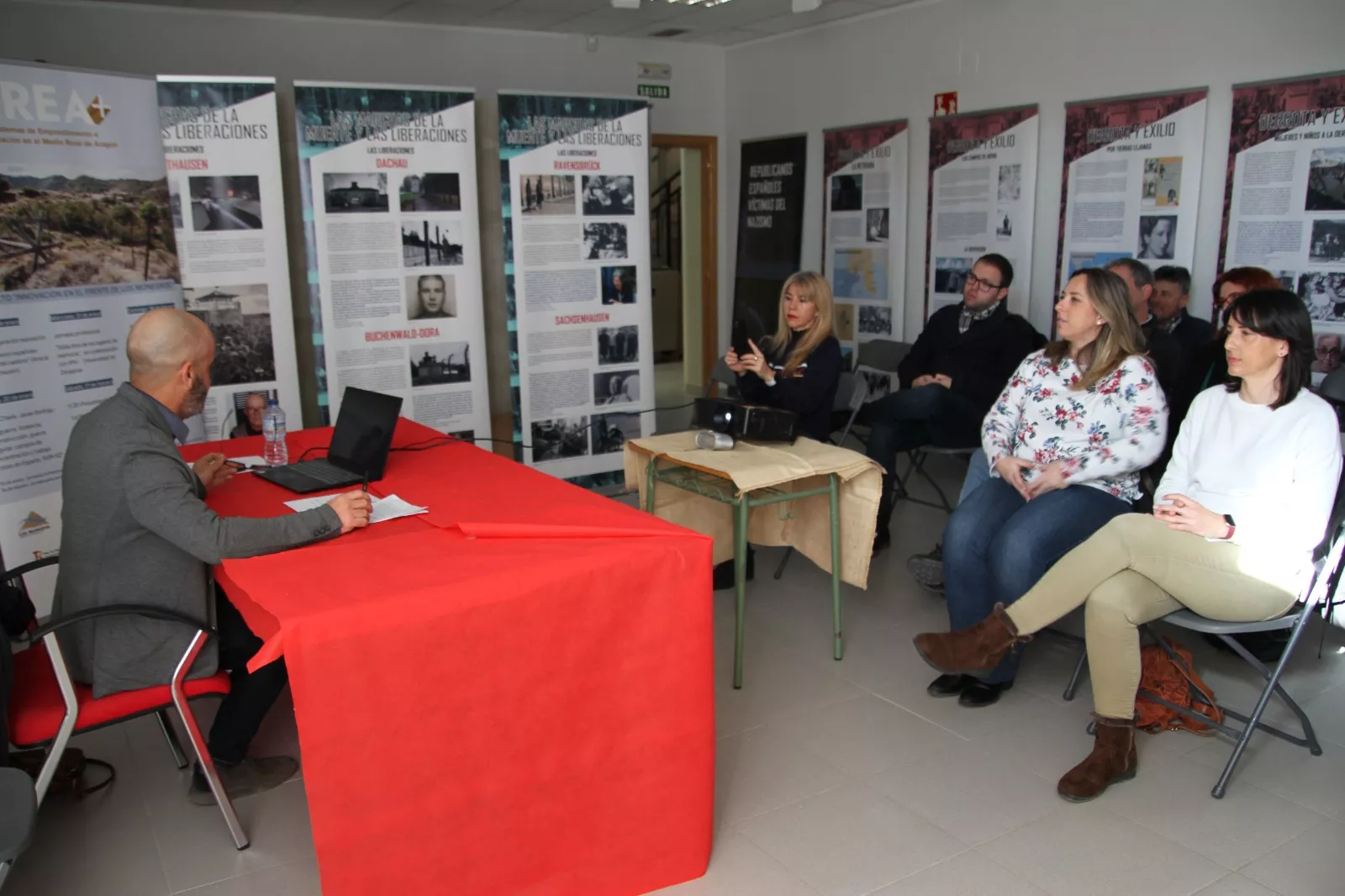 Conferencia del profesor Javier Rodrigo en el Centro de Interpretación de la Guerra Civil de Robres. Foto Carlos Neofato