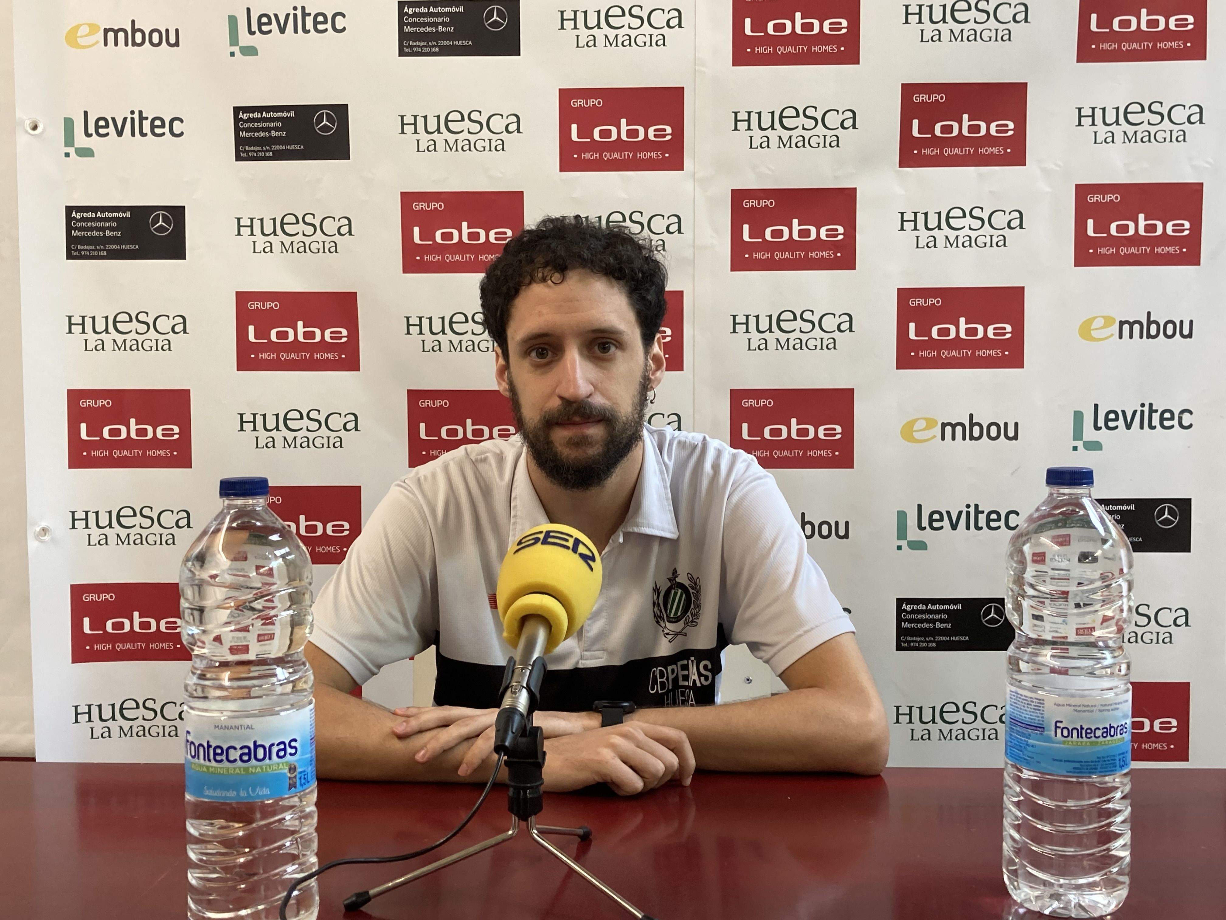Santi Cerdán atiende a los medios de comunicación este martes en la previa. Foto: Adrián Mora Santi Cerdán atiende a los medios de comunicación este martes en la previa. Foto: Adrián Mora