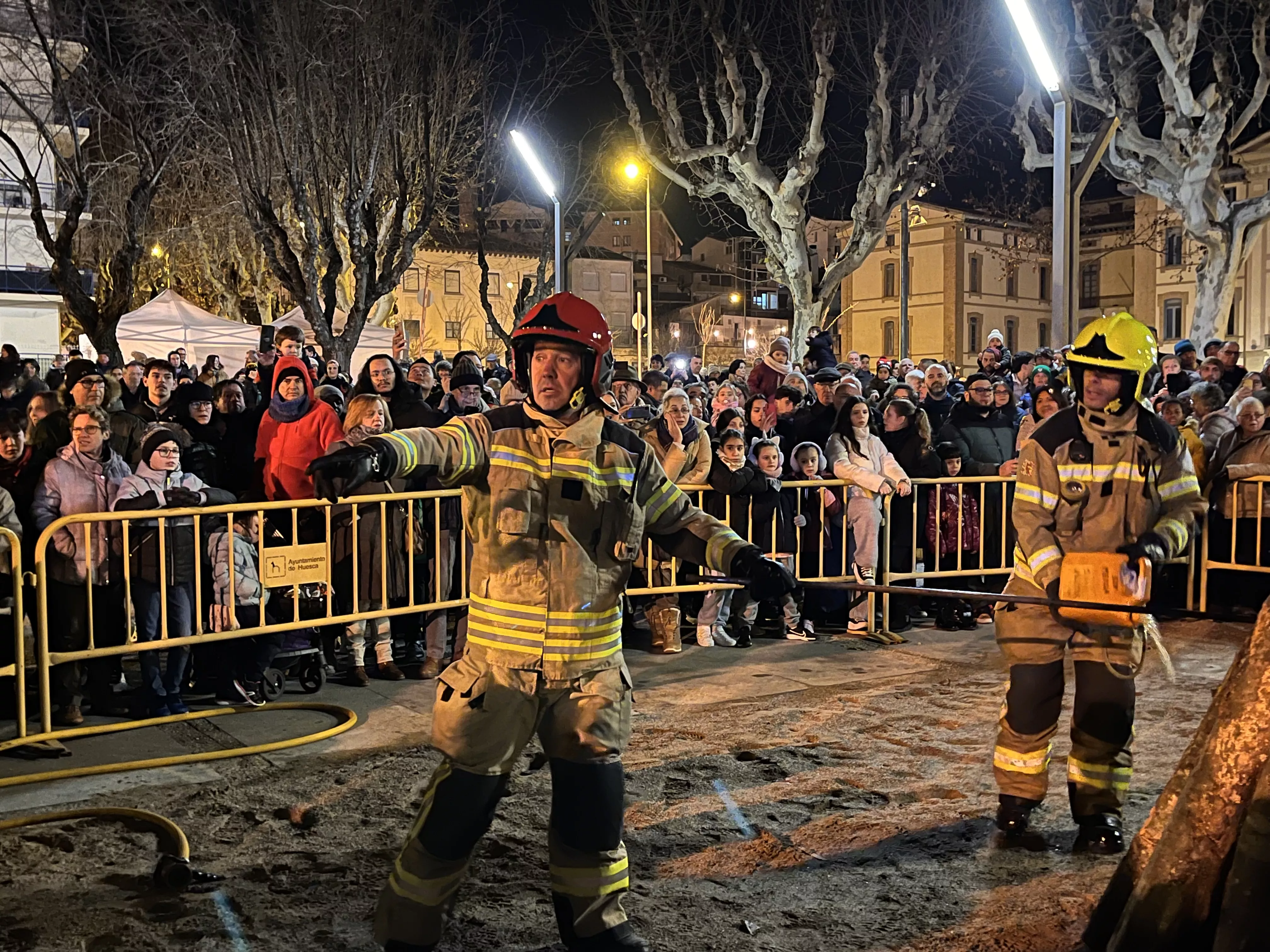 Encendido de la hoguera de San Vicente en Huesca. Foto Mercedes Manterola