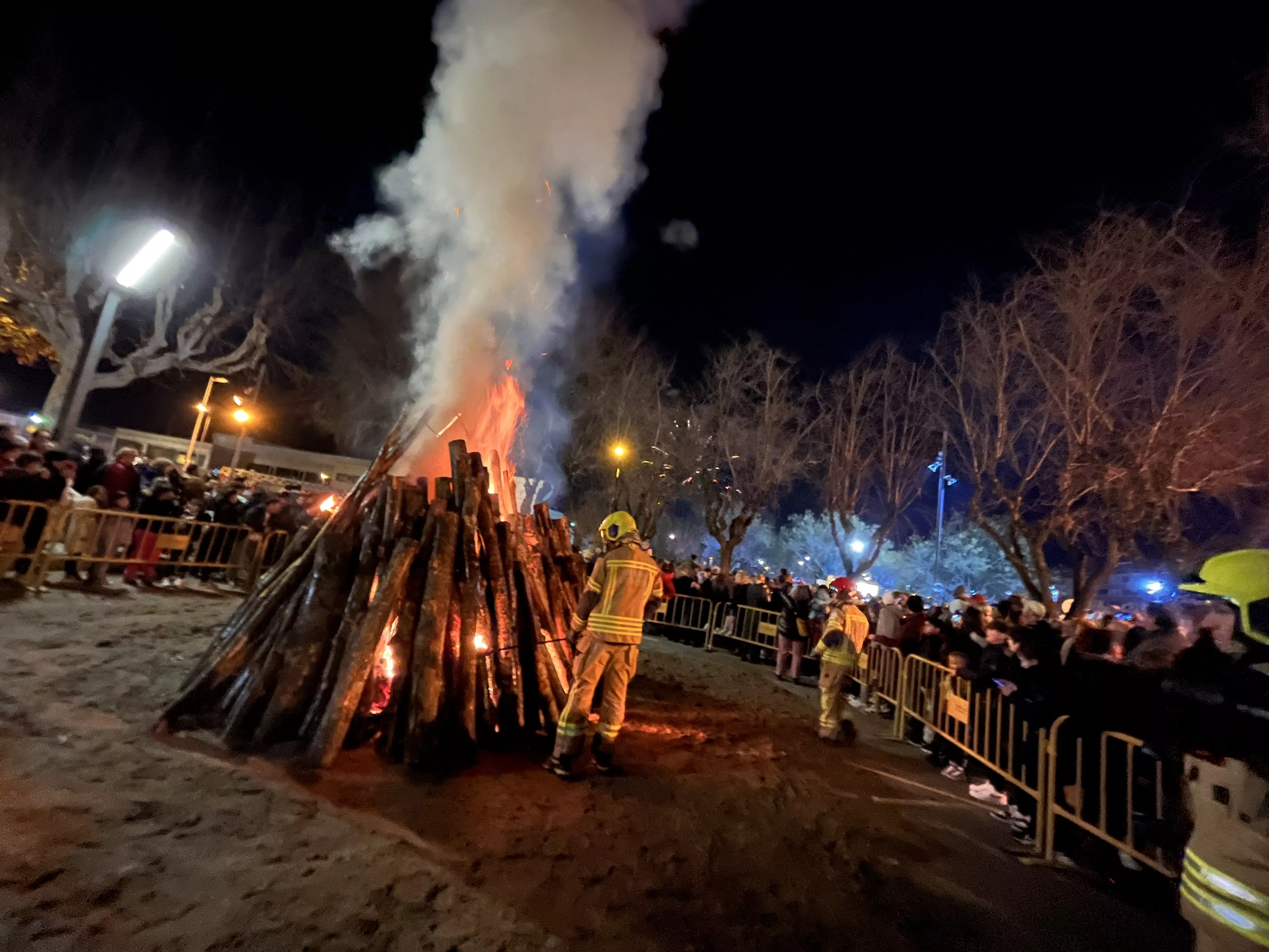 Hoguera de San Vicente en 2024 en Huesca. Foto Mercedes Manterola