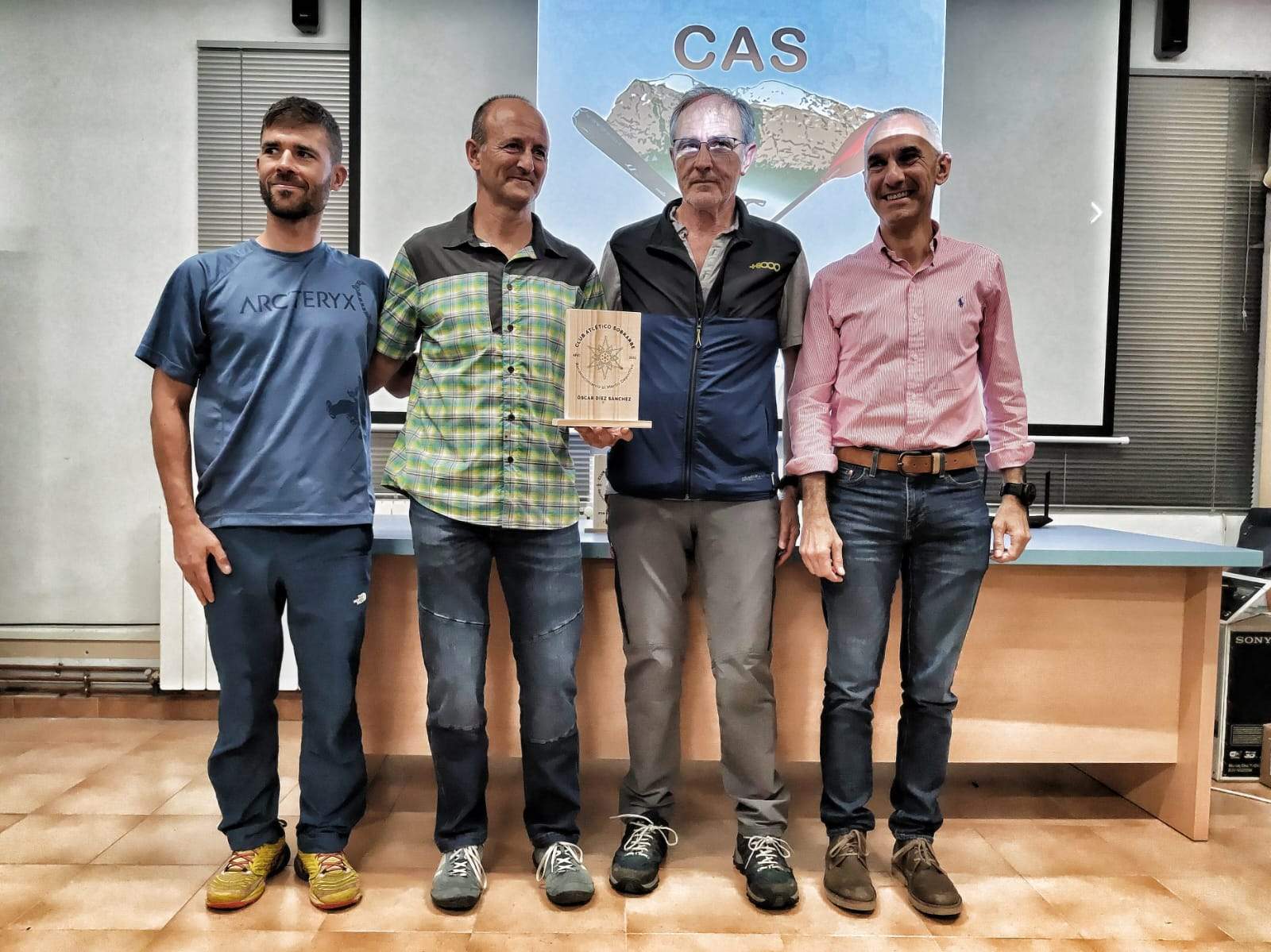 Equipo de esquí de montaña del CAS