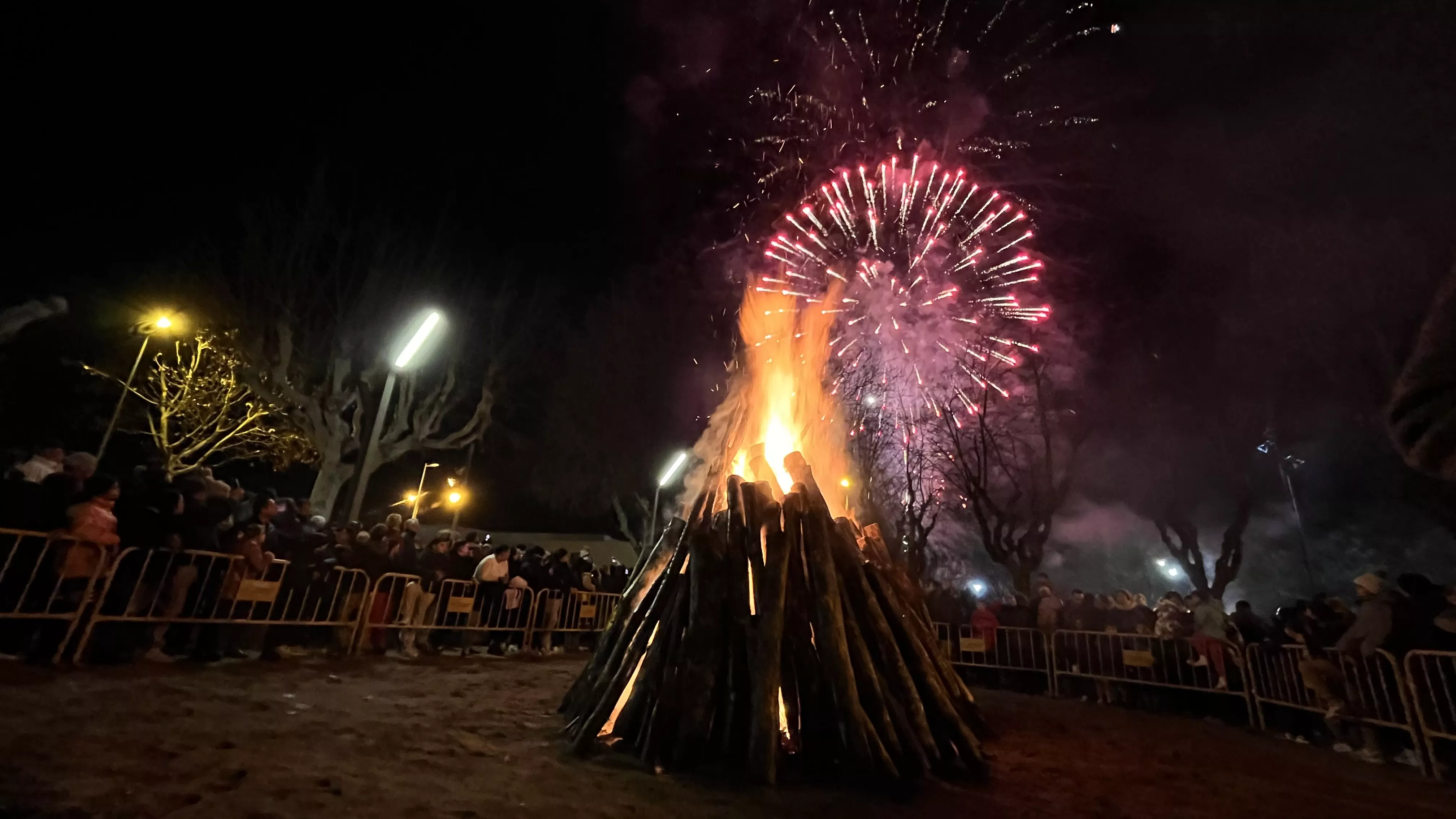 Hoguera de San Vicente en Huesca. Foto Mercedes Manterola