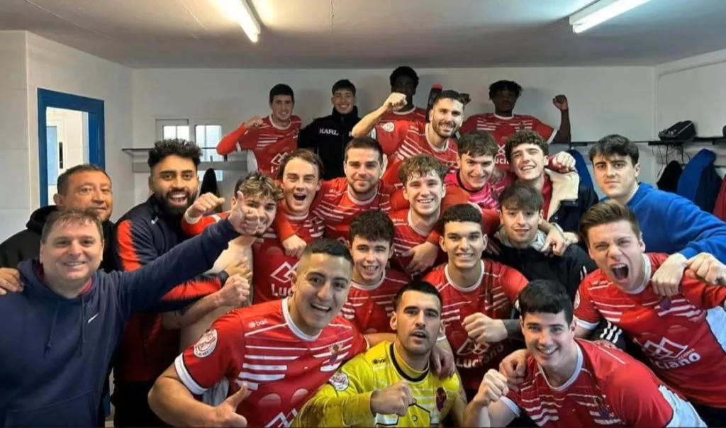 El Tardienta celebra la victoria ante el Delicias. El Tardienta celebra la victoria ante el Delicias.