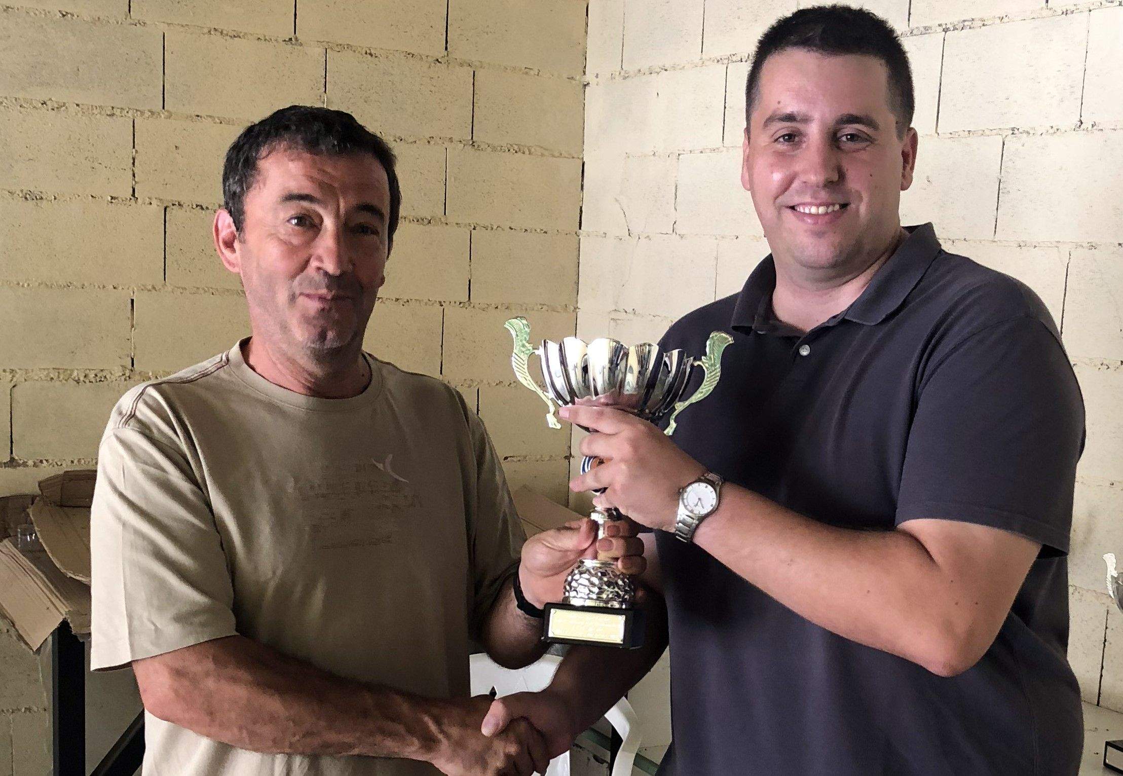 Luis Montaner (izquierda) campeón tirada social