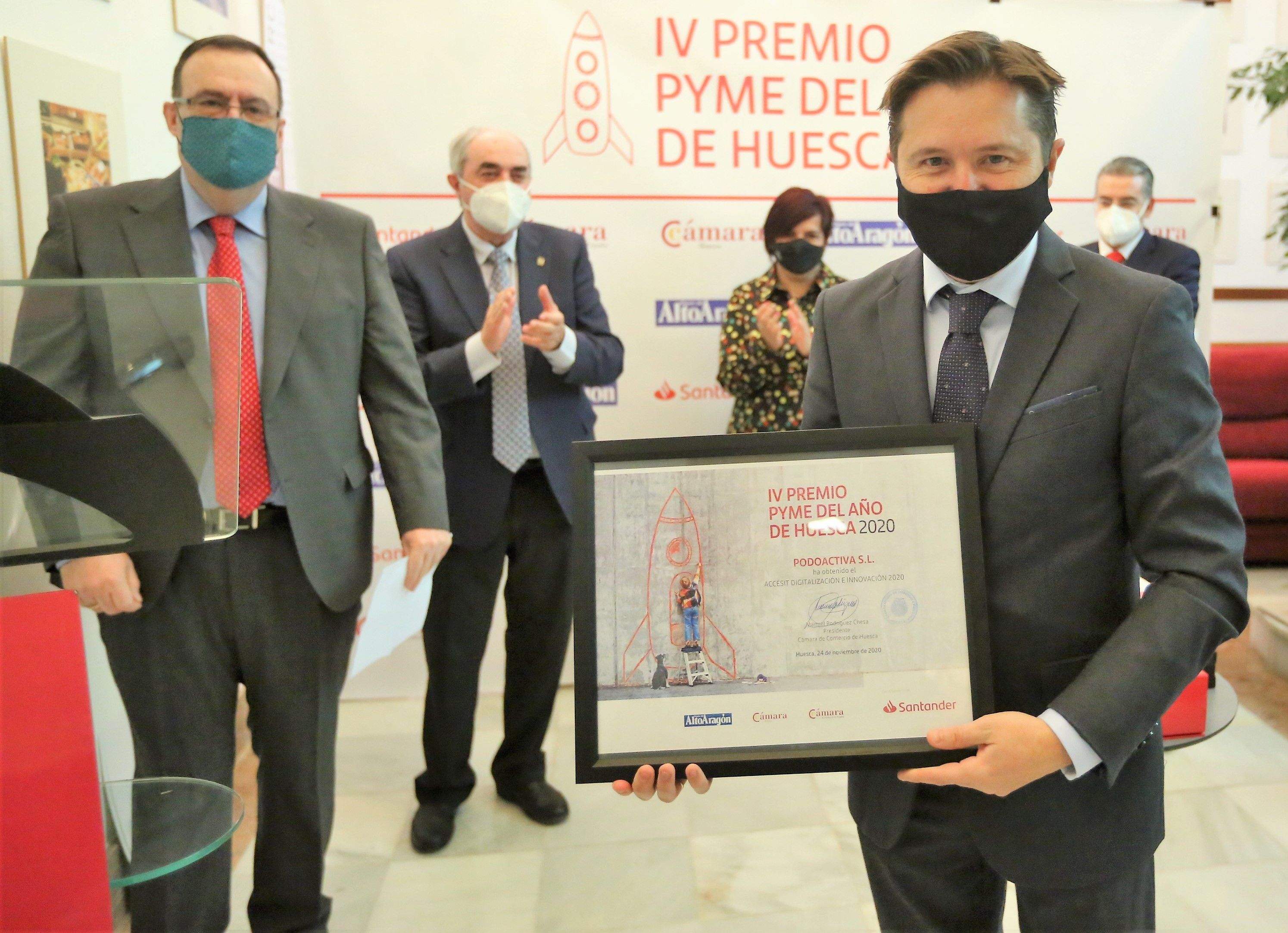 Javier García Antón, Manuel Rodríguez Chesa, Sofía Avellanas, José Víctor Alfaro (premiado) y Ángel Sánchez López, en la entrega del Pyme Huesca de 2021