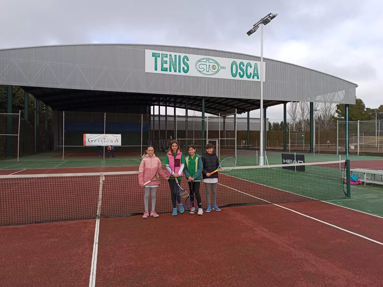 Julia Valle, Paula Sampietro, Marta Pelegrí y Lucía Pelegrí, del Club Tenis Osca.