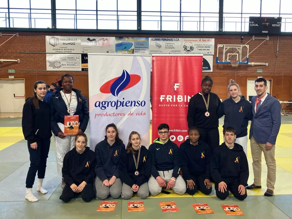 El Club Judo Binéfar, en la Copa de España Cadete de El Vendrell.
