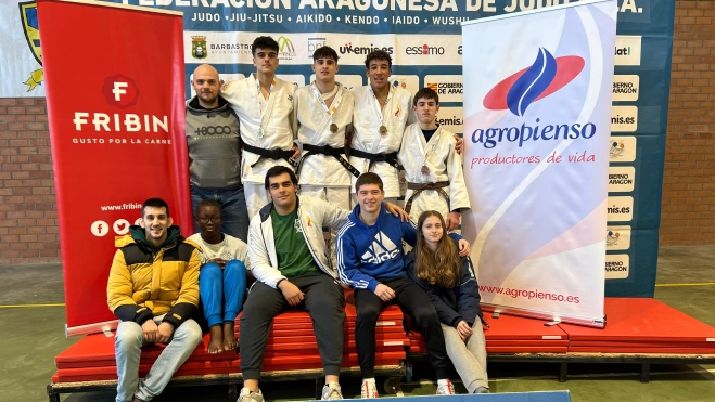 Judokas del CJ Binéfar en el Campeonato de Aragón Júnior. Judokas del CJ Binéfar en el Campeonato de Aragón Júnior.