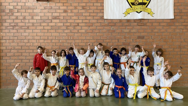 Escuela Ibón en el Campeonato de Aragón Benjamín Escuela Ibón en el Campeonato de Aragón Benjamín