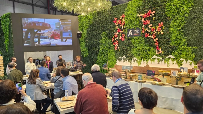 El actor Alfonso Palomares ha animado en el desayuno en Fitur. El actor Alfonso Palomares ha animado en el desayuno en Fitur.