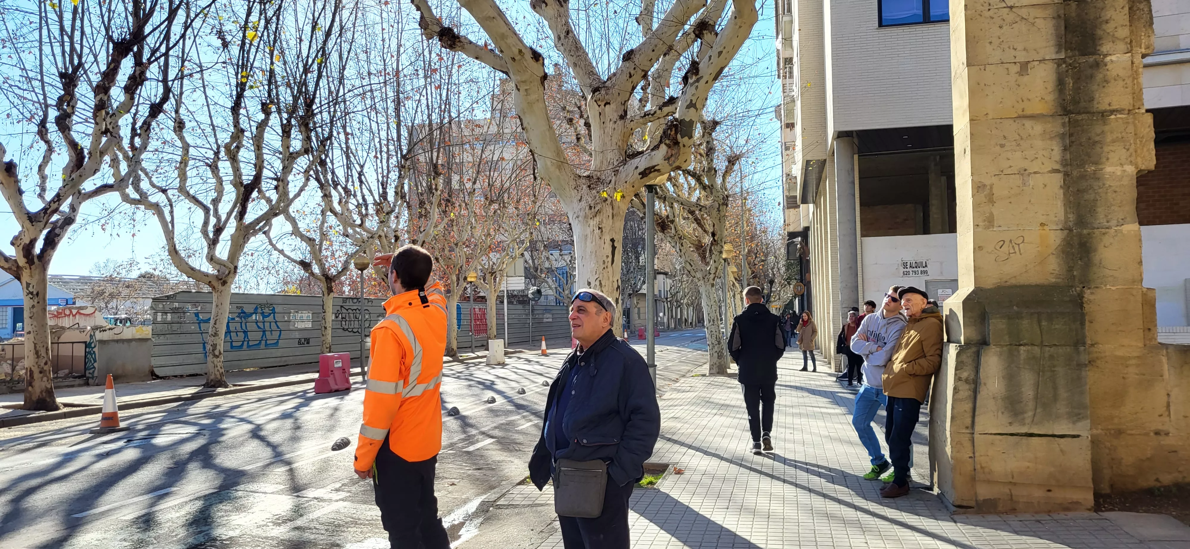 Derribo del edificio en la esquina de Gil Cávez y Martínez de Velasco en Huesca. Foto Mercedes Manterola
