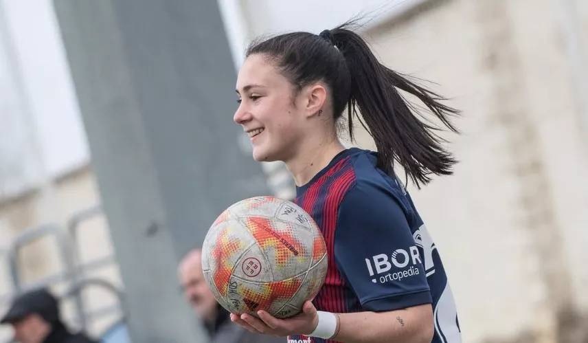 Paz Sánchez, jugadora de la SD Huesca Femenino.