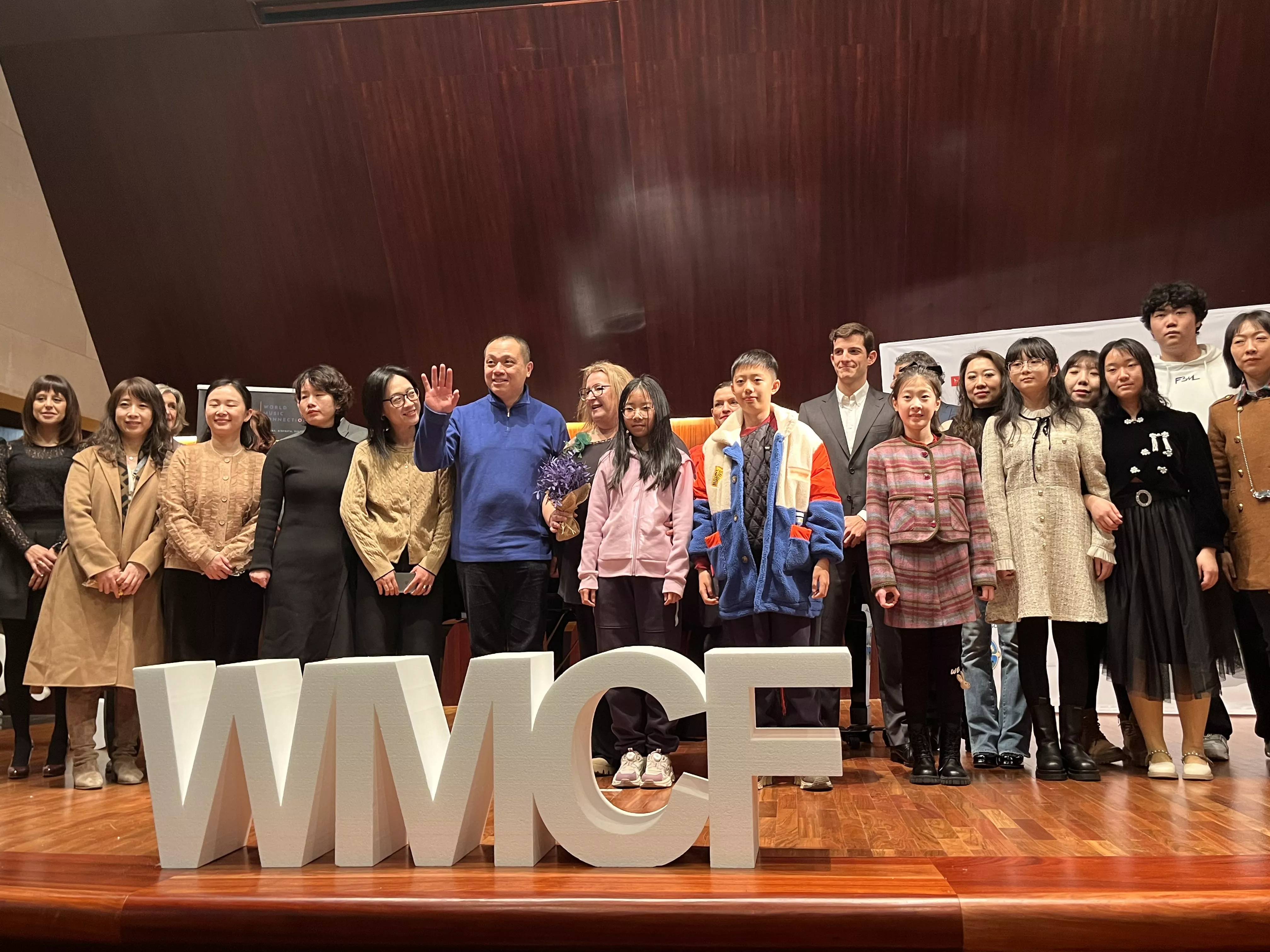 Foto de familia del World Music Connecti-on en Huesca. Foto Mercedes Manterola
