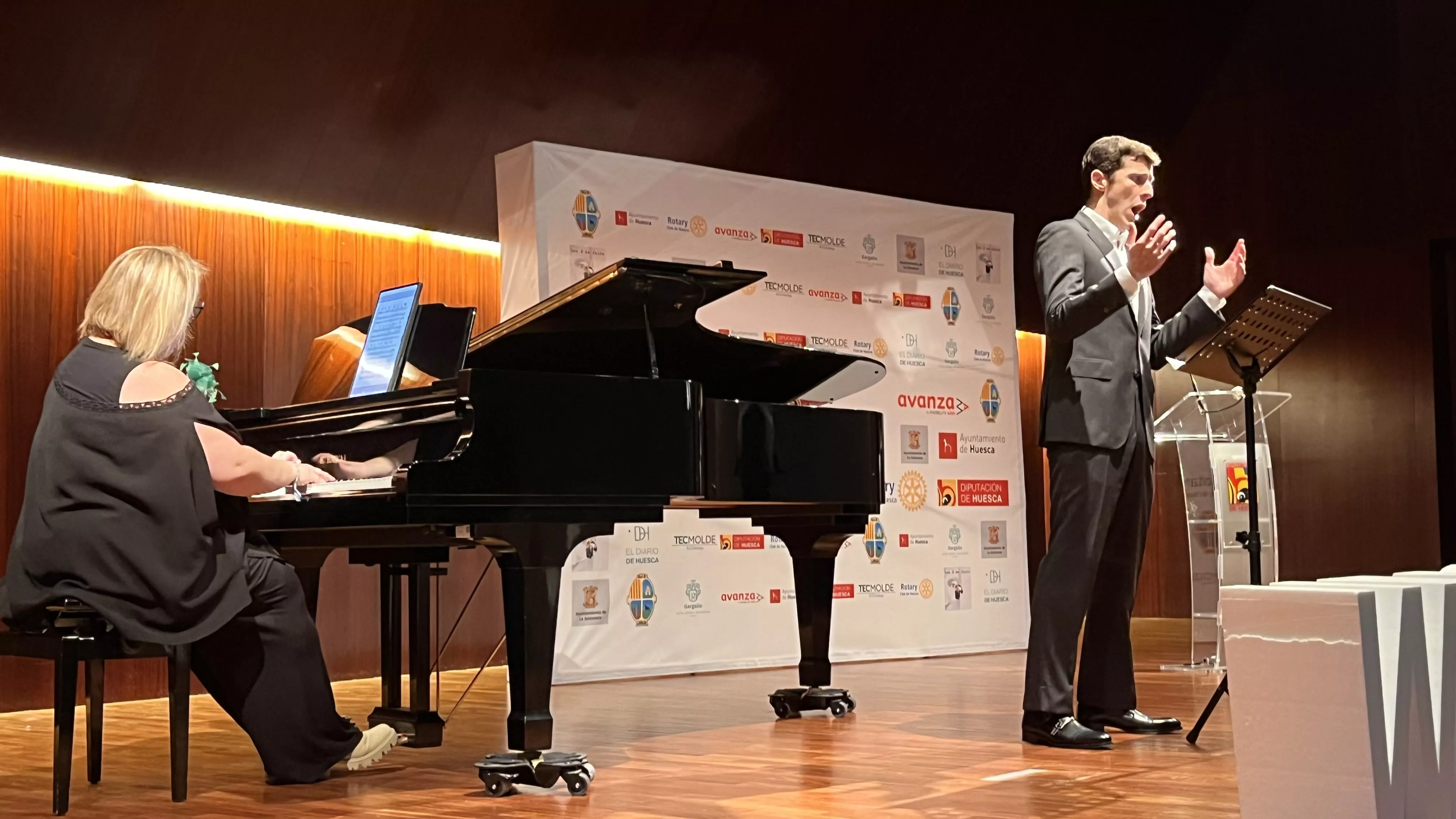 Nati Ballarín y Alejandro Escuer durante la actuación. Foto Mercedes Manterola