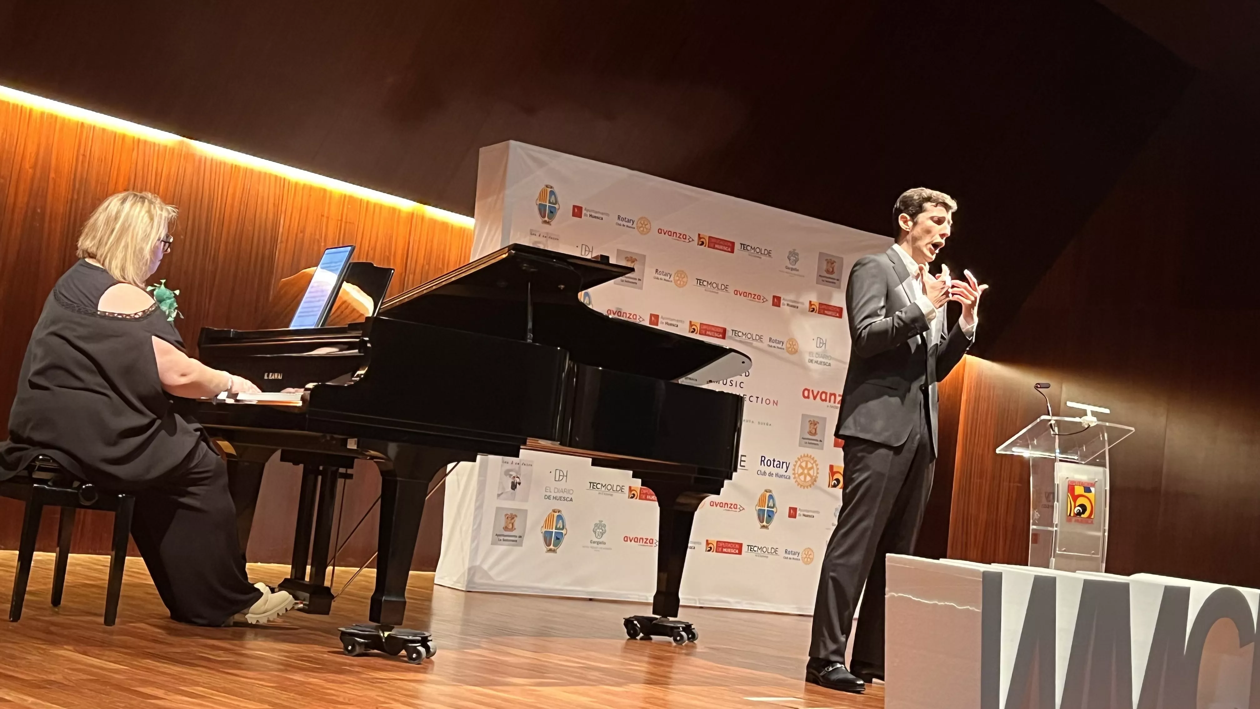 Nati Ballarín y Alejandro Escuer durante la actuación. Foto Mercedes Manterola