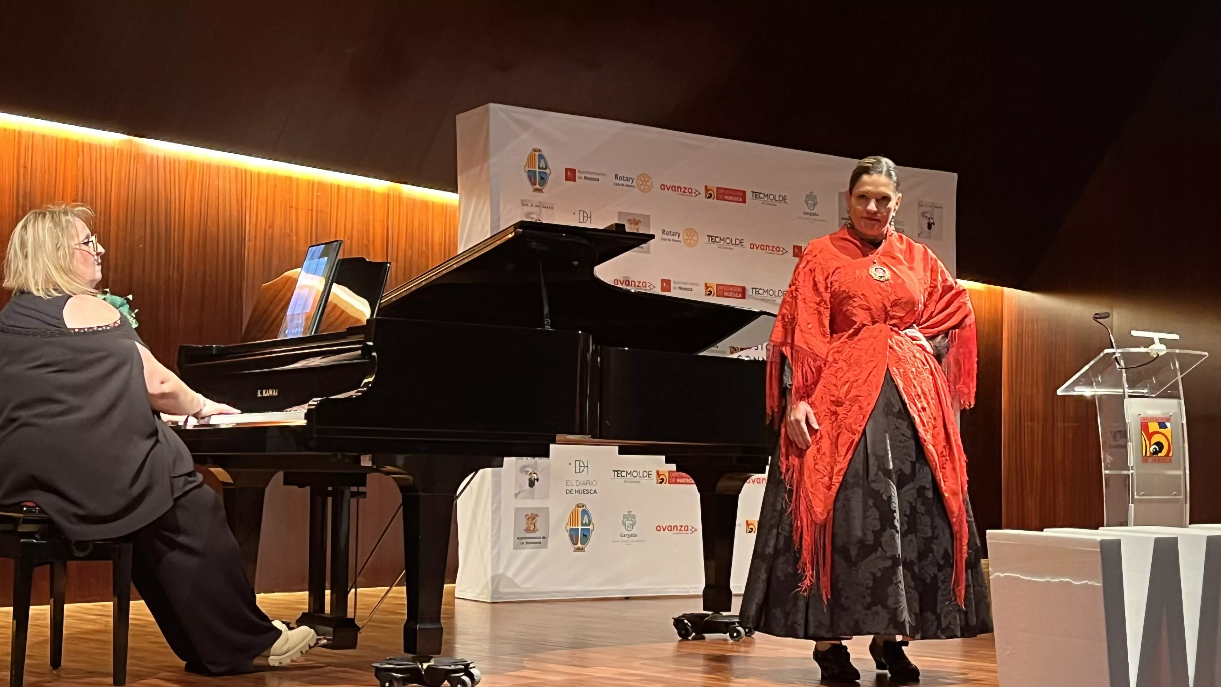 Nati Ballarín y Elena Casaña durante la actuación. Foto Mercedes Manterola