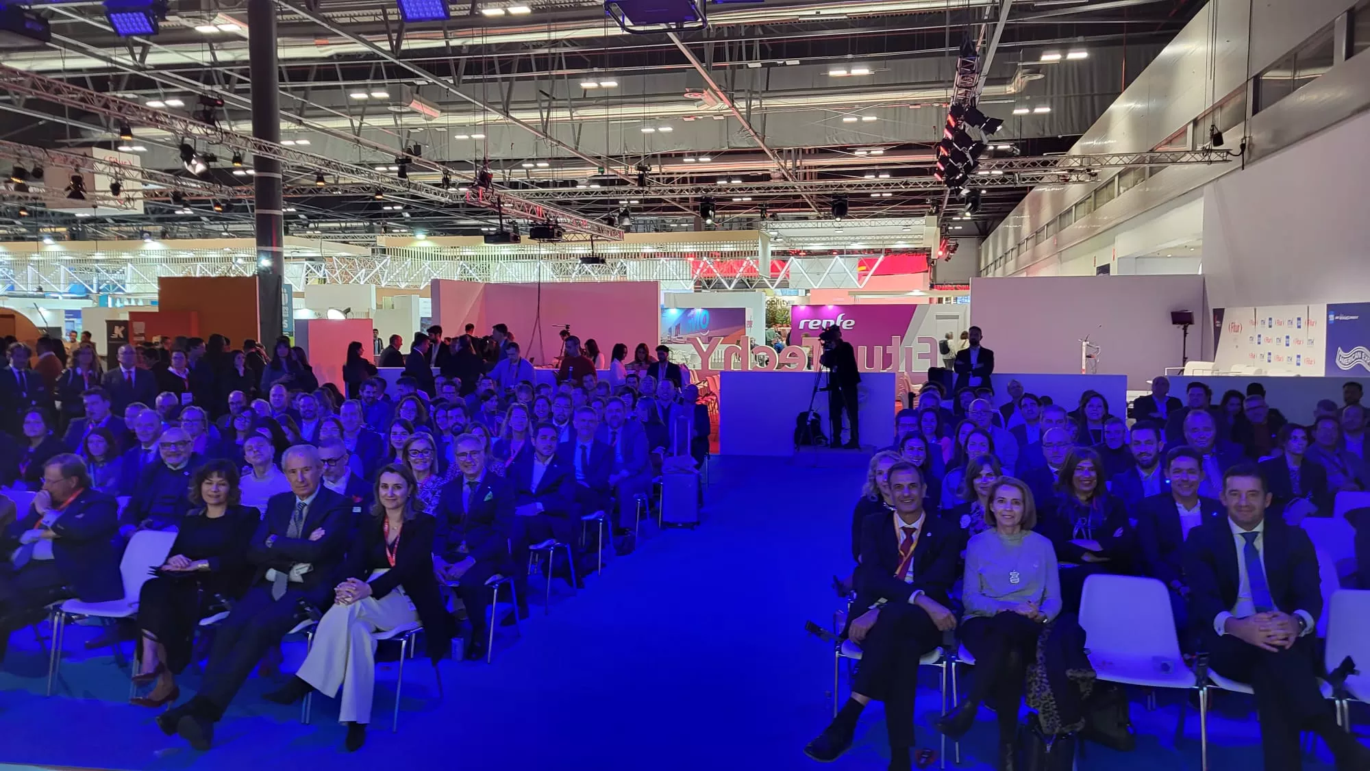 Asistentes al acto de los 150 más influyentes del sector turístico en 2024. Yzuel, Buil, Lachos y Eva Ballarín, en el ranquin