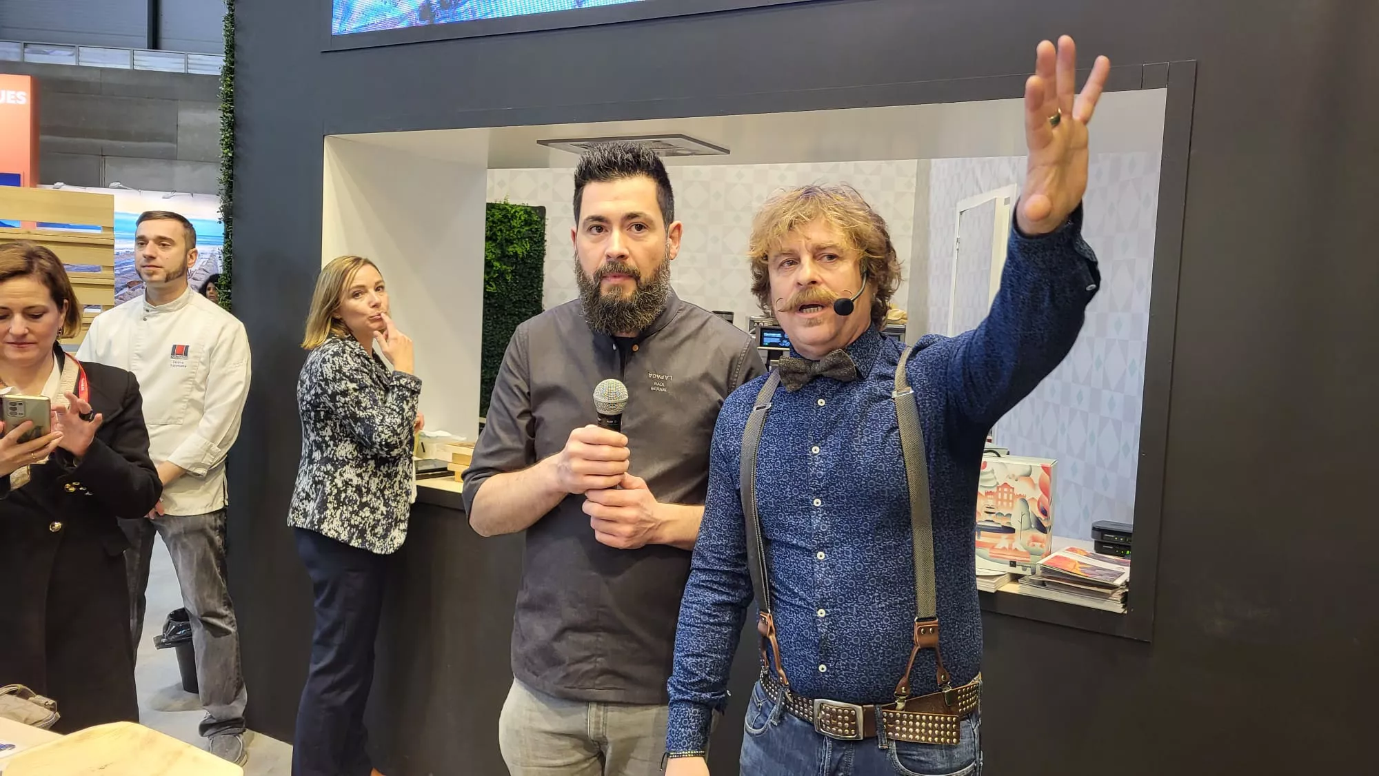 Alfonso Palomares, con Raúl Bernal en Fitur