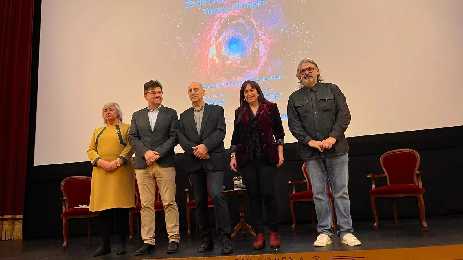 Pilar Gayán, Carlos Peña, Jesús Pérez, Ana Esteban y Juanjo Javierre en la presentación del documental "Cazando lo invisible".