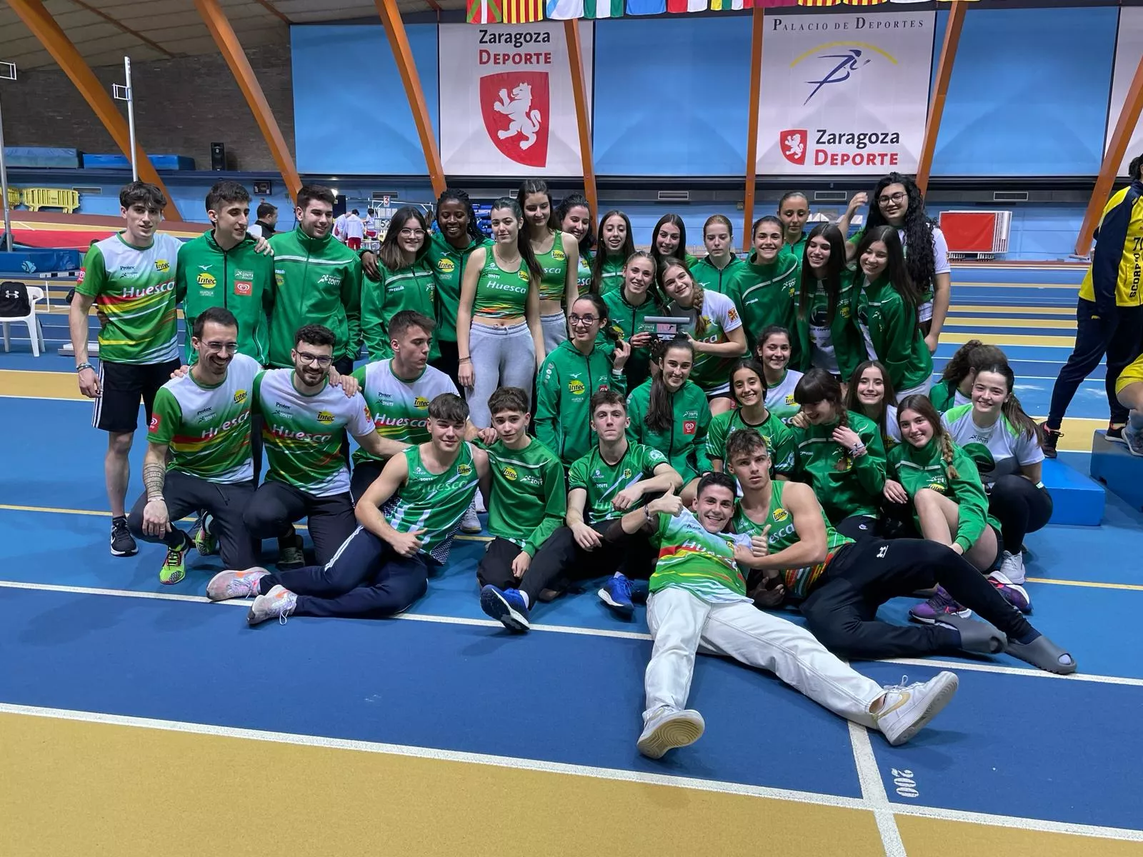 Equipos masculino y femenino de Intec Zoiti