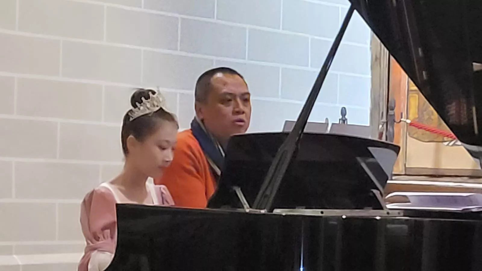 Concierto de los estudiantes chinos en la Colegiata de Bolea