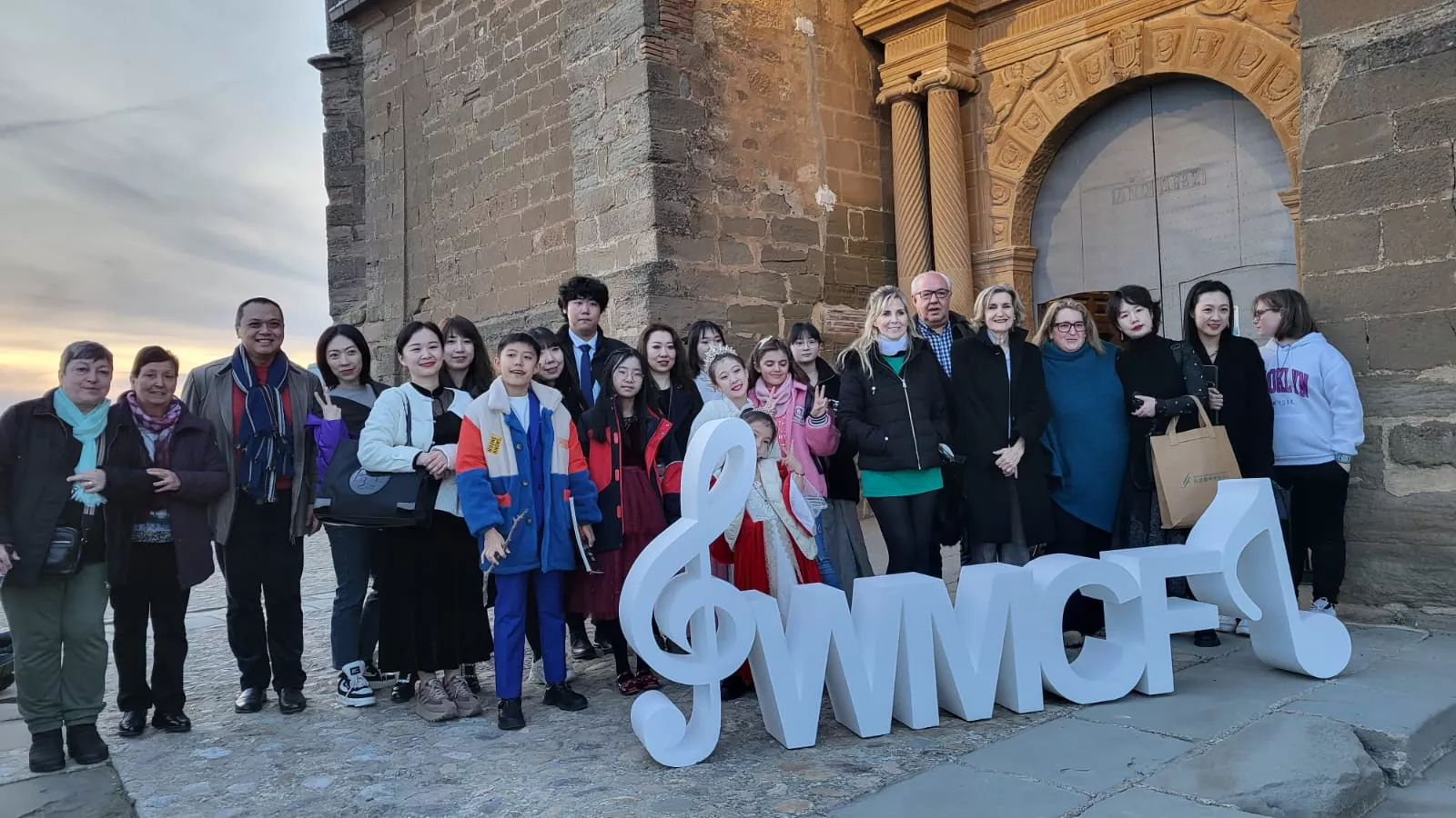 Concierto de los estudiantes chinos en la Colegiata de Bolea